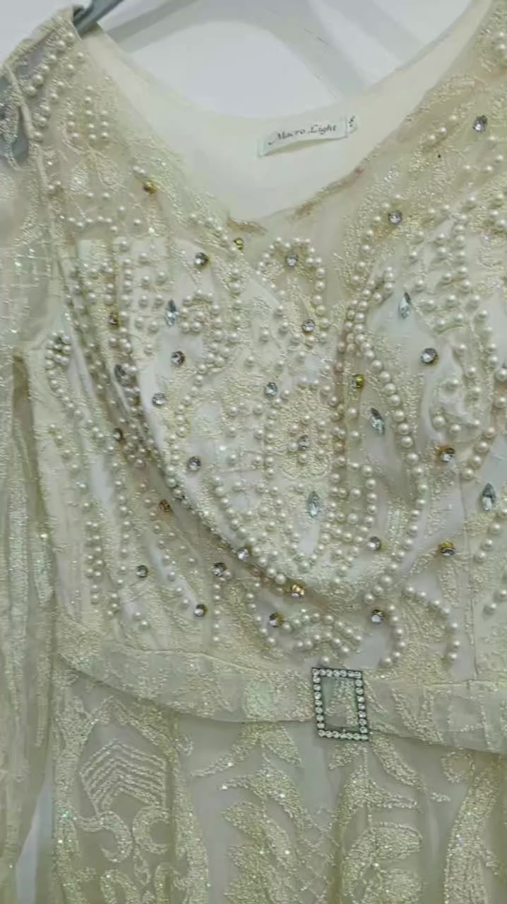 السلام عليكم بنات فستان كلش. حلو بالبس. ويرتب. الجسم ردان شيفون وبي. لمعه كلش، قويه يرهم عقد ويرهم مناسبات ملبوس. مره وحدة سعره80اريد ب 50


**إذا كنت صاحب هذا الإعلان وتريد حذفه لأي سبب، رجاءا أرسل رسالة إلى الدعم الفني**