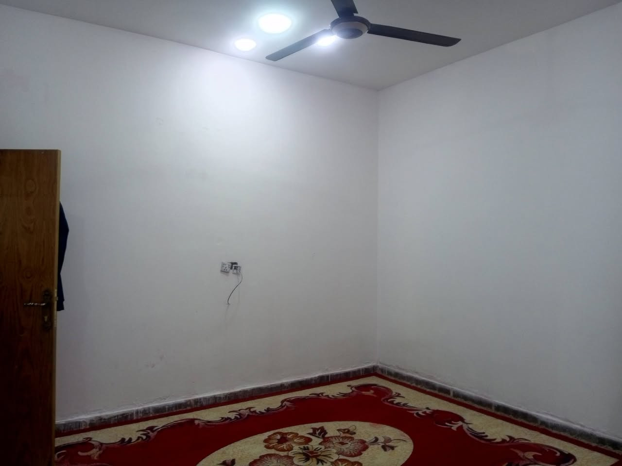 السلام عليكم دار للببع المساحه الكليه 420 مساحه البناء 160 بناء حديث 2 غرفه حولي مطبخ الاستقبال العنوان ابو غريب الشهداء قرب مدىسه نبوخذ نصر لاستفسار خاص او ***********
