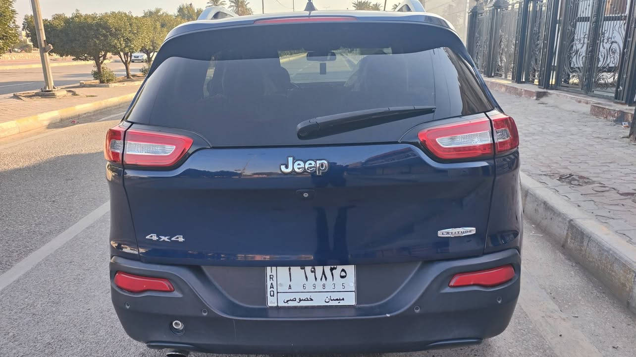 جيب شيروكي بدون 2016 رقم ميسان تحويل ثاني يوم شاشه كبيره كامره حساسات سايد بريك بصمه  مدينه 2400السونار مرفق للاستفسار ***********
