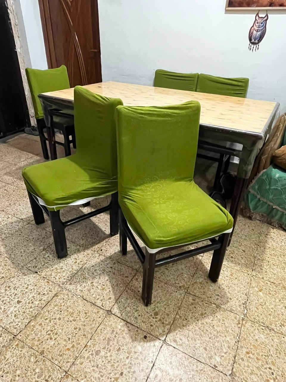 سلام عليكم للبيع ميز طعام صاج خشب مع كراسي عدد 6 السعر 175 وبي مجال بسيط للاستفسار ***********
