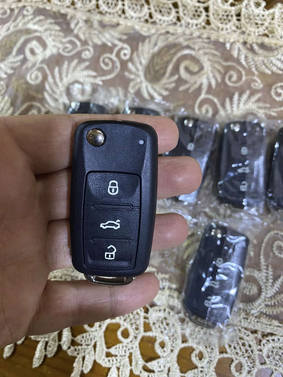 يتوفر لدينا كفرات بصمه مثل ما موضح  بالصور
سعر كفر البصمه 10 الالف


**إذا كنت صاحب هذا الإعلان وتريد حذفه لأي سبب، رجاءا أرسل رسالة إلى الدعم الفني**