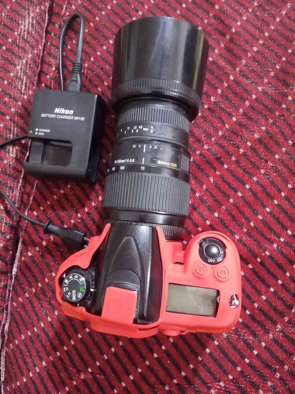 كامرة نيكون 7000dكامره نضيفة يجي وياها زوم رياضي 300.70 وملحقات يجي وياها 
1_ بطاريه اصلية
2_ شاحنه اصلية
3_جلاتين احمر 
4_ حزام كتف 
للتواصل ***********

