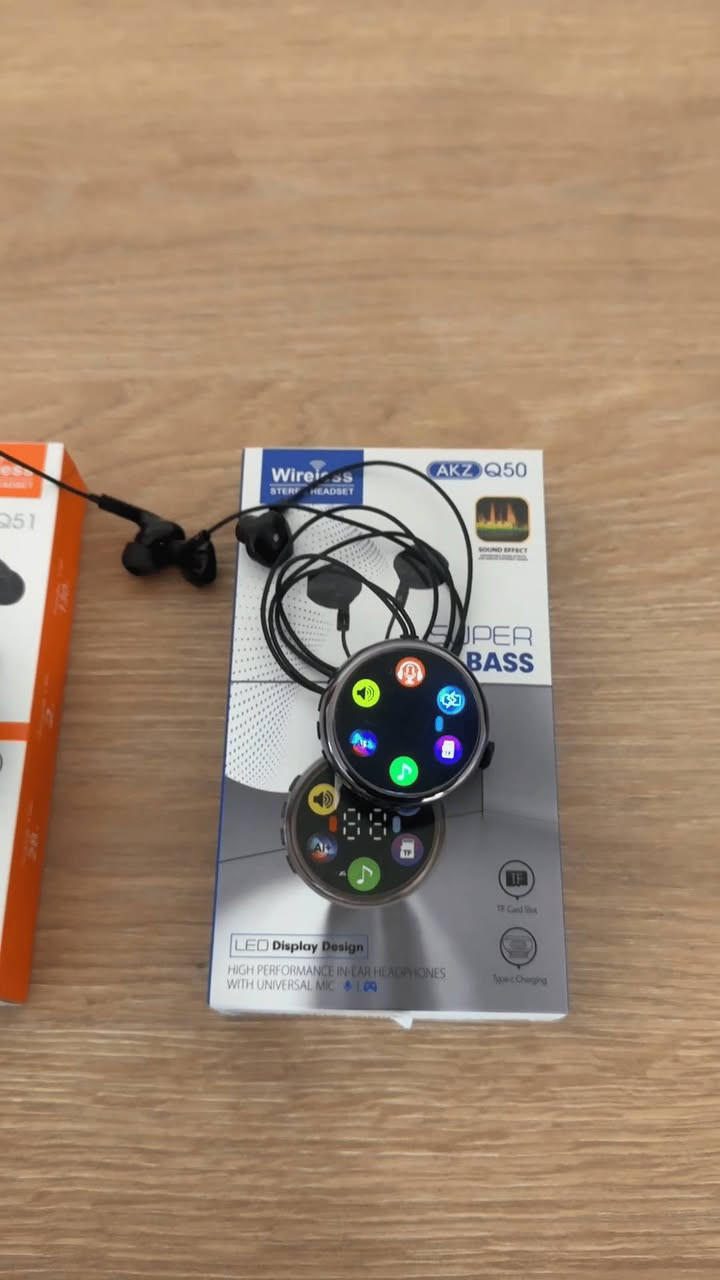 سماعات بلوتوث AKZ – إصدار Q50 و Q51 مع شاشة LED وزر سماع المحيط

الاستخدامات

الاستماع للموسيقى أثناء المشي والرياضة

إجراء واستقبال المكالمات بدون استخدام الهاتف

استخدام آمن في الأماكن العامة والقيادة

تشغيل الموسيقى مباشرة من كرت ذاكرة TF

مناسبة للاستخدام اليومي والأنشطة الخارجية

المميزات

اتصال بلوتوث لاسلكي ثابت (Q50  Q51)

وحدة تحكم دائرية ذكية متصلة بالسماعة (Q50  Q51)

شاشة LED لعرض حالة التشغيل ومستوى البطارية (Q50  Q51)

وقت التحدث يصل إلى 28 ساعة، مع شحن سريع خلال ساعتين فقط،

وقت استعداد (Standby) يصل إلى 130 ساعة للاستخدام الطويل دون قلق من نفاد البطارية.

تحكم كامل بالموسيقى والمكالمات (Q50  Q51)

مايكروفون مدمج للمكالمات (Q50  Q51)

زر مخصص لتفعيل المايك الخارجي وسماع المحيط (Q50  Q51)

سماع الأصوات المحيطة أثناء تشغيل الموسيقى لتعزيز الأمان (Q50  Q51)

دعم تشغيل الموسيقى عبر كرت TF بدون هاتف (Q50  Q51)

شحن سريع عبر منفذ Type-C (Q50  Q51)

صوت واضح مع تقنية Super Bass (Q50  Q51)

ميزات خاصة بكل إصدار

تصميم خفيف وبسيط مناسب للاستخدام اليومي (Q50)

استهلاك طاقة أقل للاستخدام الطويل (Q50)

سماعات In-Ear مع وسادات سيليكون ناعمة تدخل داخل الأذن (Q51)

ثبات أعلى أثناء الحركة والرياضة (Q51)

صوت أقوى وباس محسّن للأنشطة الخارجية (Q51)

المواصفات

طول سلك السماعة: 40 سم

قياس الكارتون:

- الطول: 9.5 سم
- العرض: 3 سم
- الارتفاع: 17 سم

نوع السماعة: In-Ear

نوع الشحن: Type-C

محتويات الصندوق

سماعة بلوتوث AKZ (Q50 أو Q51 حسب الاختيار)

سلك شحن Type-C

دليل الاستخدام

الملاحظات

ميزة سماع المحيط تعمل عبر زر مخصص وليست تلقائية

السماعة لا تعزل الصوت الخارجي بالكامل عند تفعيل المايك الخارجي

مناسبة للرياضة، المشي، والقيادة

يدعم التشغيل بدون هاتف عبر كرت TF


**إذا كنت صاحب هذا الإعلان وتريد حذفه لأي سبب، رجاءا أرسل رسالة إلى الدعم الفني**
