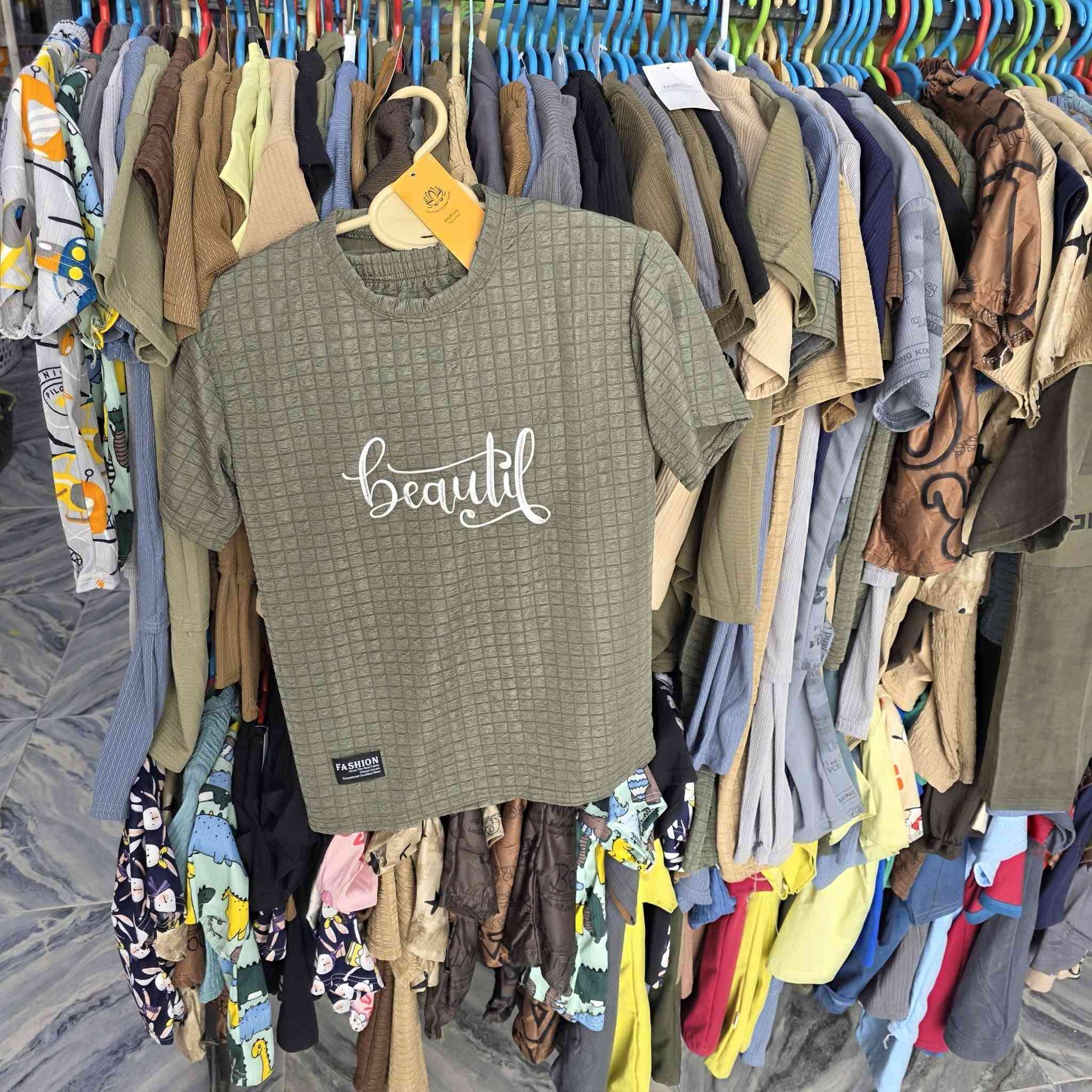 قسم من الملابس 
كل من وسعرها


**إذا كنت صاحب هذا الإعلان وتريد حذفه لأي سبب، رجاءا أرسل رسالة إلى الدعم الفني**