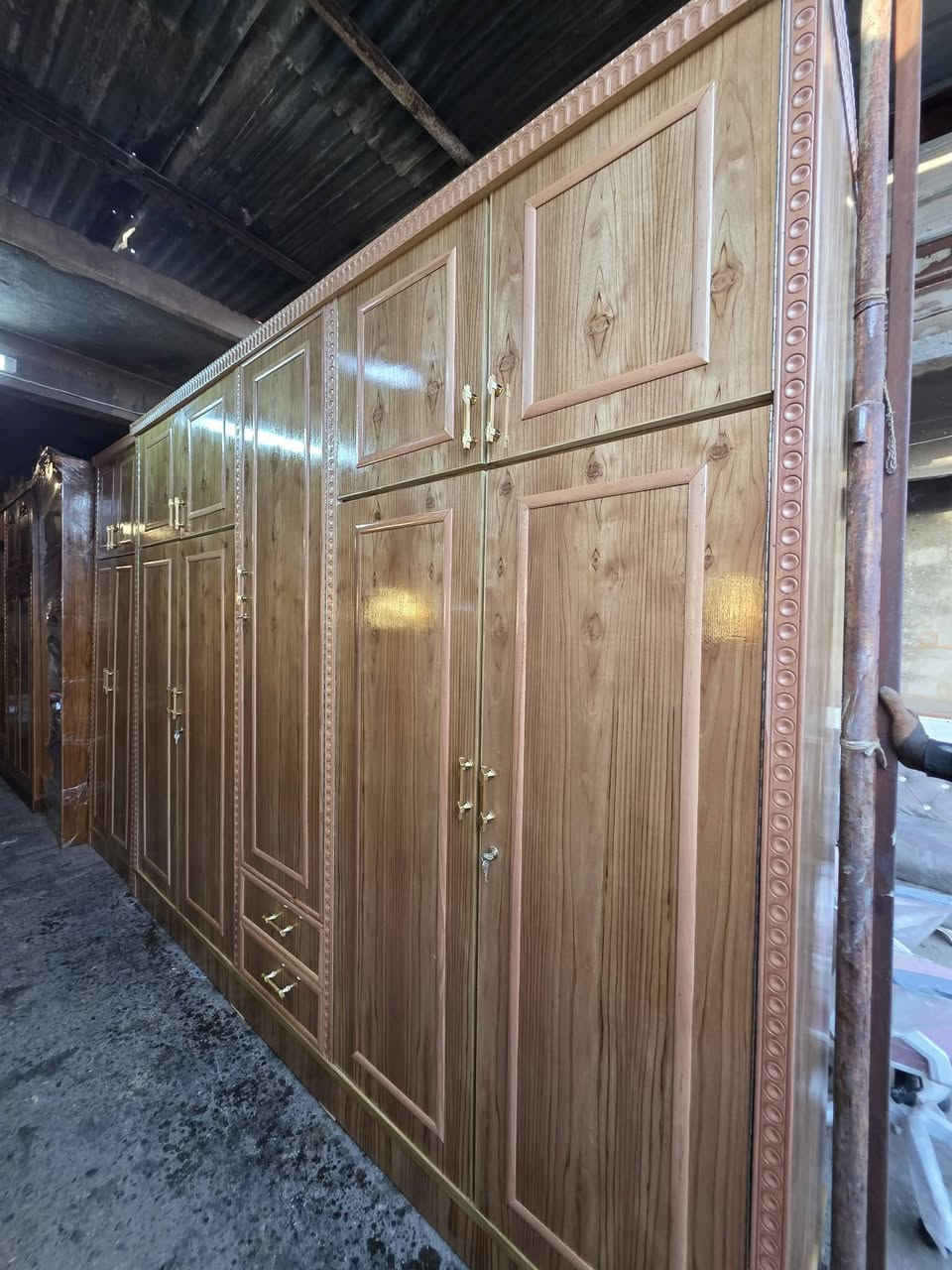 غرفه 5 ابواب. ملحق فصال تركي خشب عراقي صاج 5مليم شرط ثقيل درجه اولئ السعر 150مليون عليه عرض خاص فتره محدوده عنوان موصل باب جديده داخل ساحة نادي الفتوه الرياضي مقابل افران السيد رجأ الما يشتري لا يخابر اقساط ما عندي  *********** اسيا ***********
