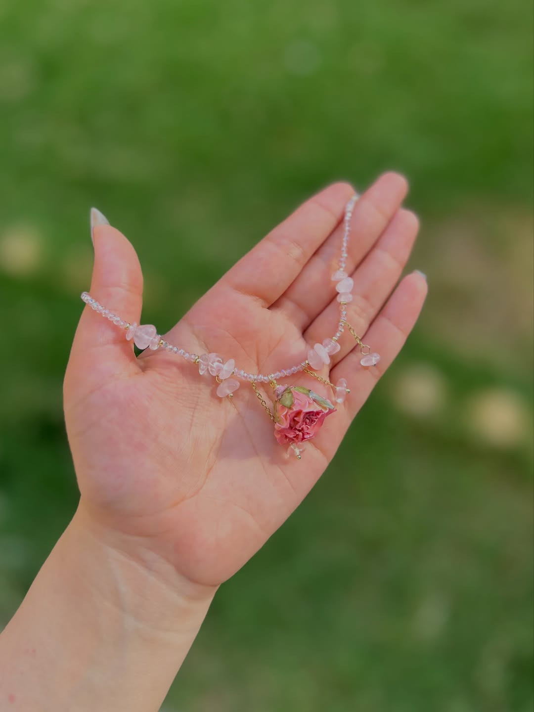 قلادة الورد المجفف بالريزن🥺🎀


**إذا كنت صاحب هذا الإعلان وتريد حذفه لأي سبب، رجاءا أرسل رسالة إلى الدعم الفني**