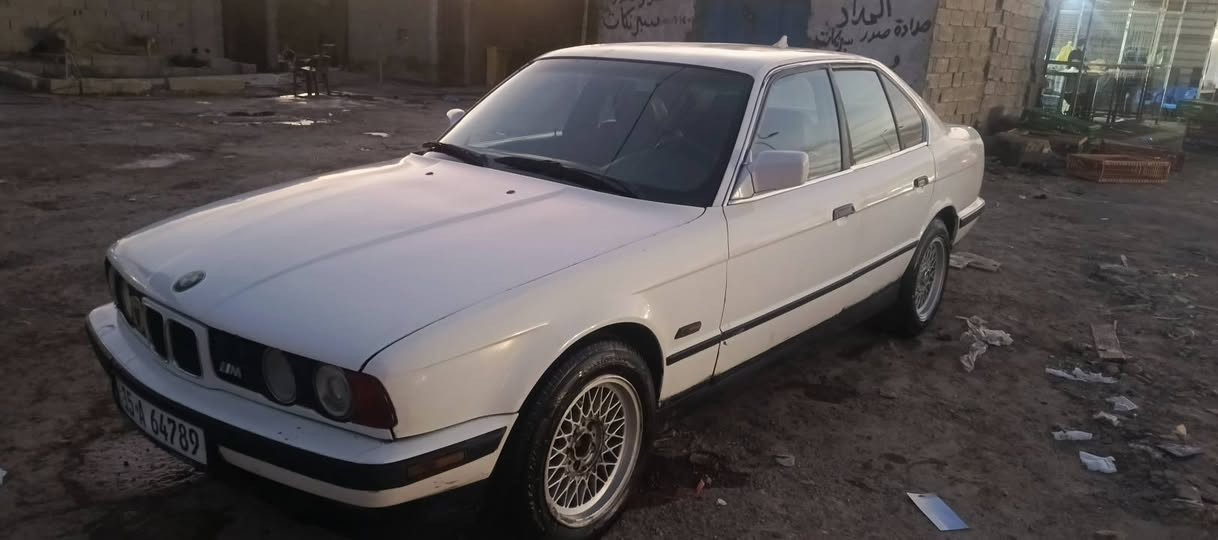 للبيع و مراوس حسب القناعه موديل91 حجم 25 كير عادي محرك مسكر رقم انبار دولي مكان السياره بغداد سعرها 40 وبيها مجال قليل ***********/***********
