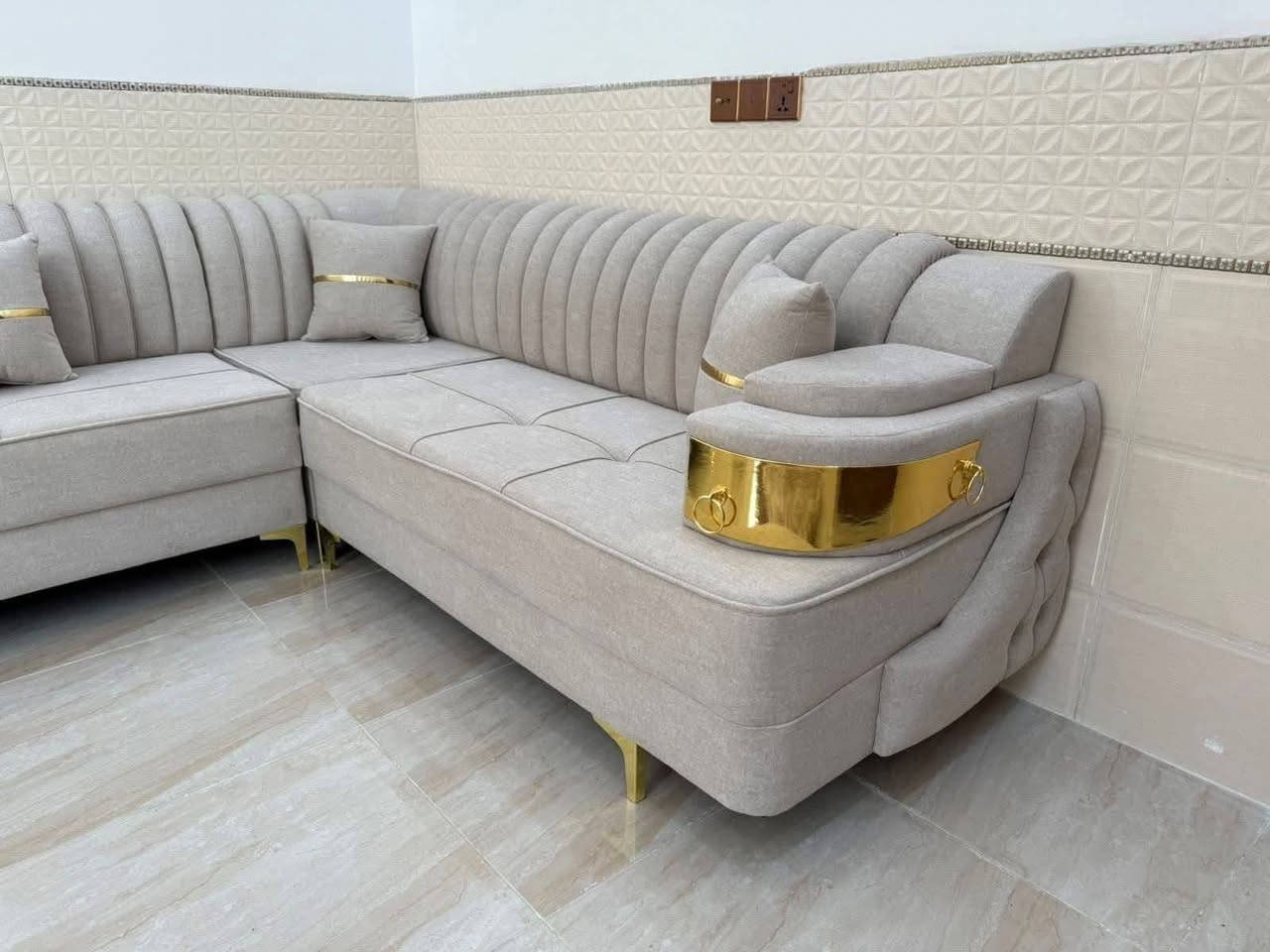 كل الالوان متوفرة
السعر 325 الف والتوصيل مجاني // 9 مقاعد
مع هدية طبلة و 4 كوشات
اذا مو مثل الصورة يرجع بيد المندوب وتدللون


**إذا كنت صاحب هذا الإعلان وتريد حذفه لأي سبب، رجاءا أرسل رسالة إلى الدعم الفني**