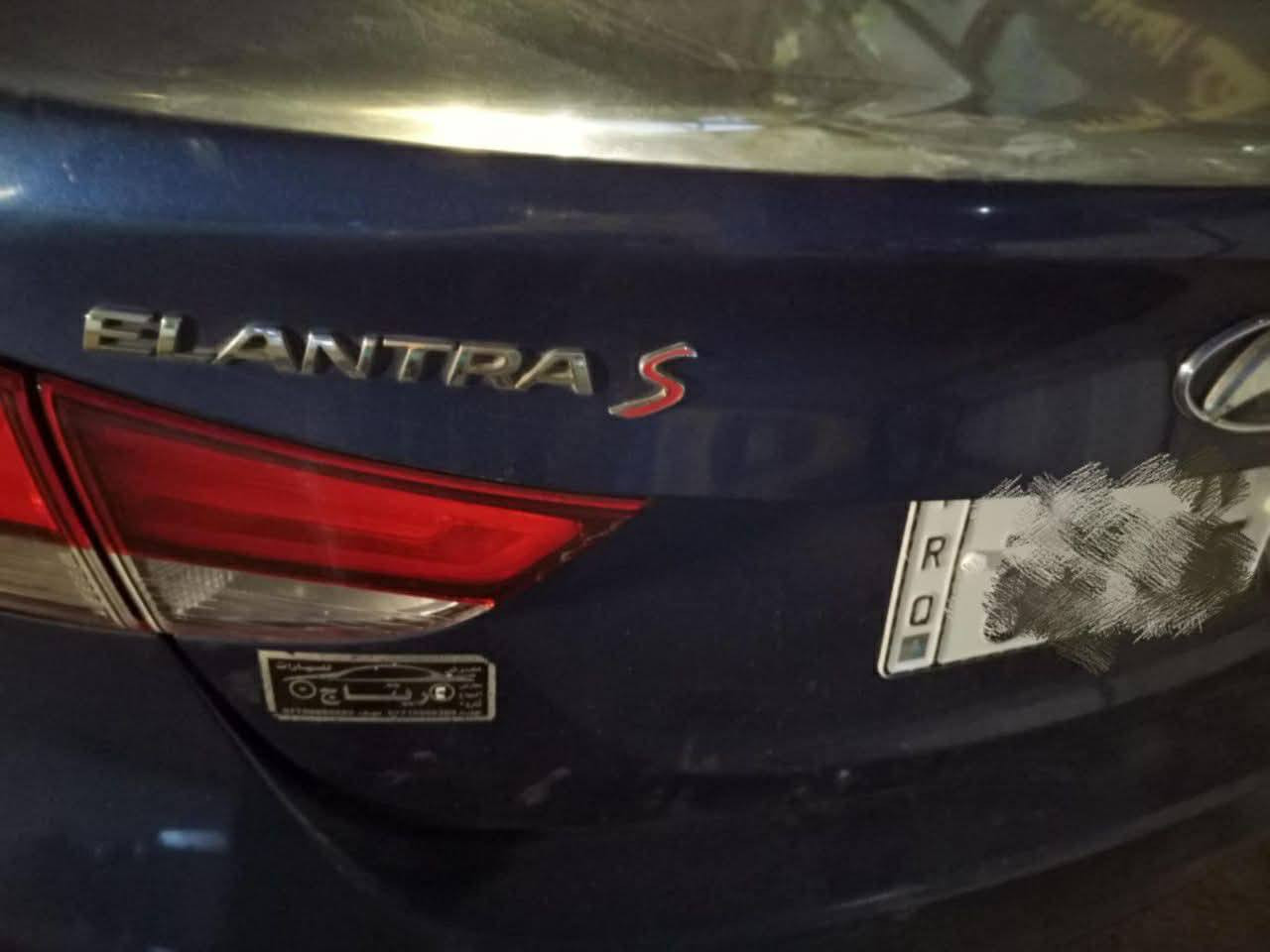 النترا أمريكي مضلع موديل 2016 لون جويتي 
فول مواصفات تحكم استيرن تشغيل بصمة فتحة 
في القمارة أشاير بالمرية بطارية جديدة سيارة حلوة بيها تبديل 
بابين وضبغ جاملغ وشخوط بسيطة 
سعرها 115وبيها مجال 
رقم الموبايل *********** ابو محمد
