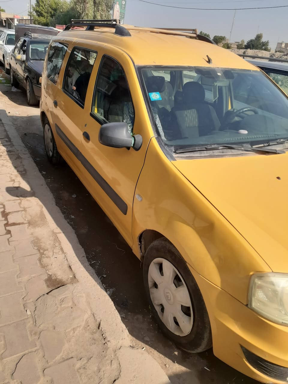 السلام عليكم رينو لوكان للبيع تكسي مصفرة هيئة وغرامات المديل 2012 بإسمي السنويه لل2030 سيارة جاهزة بيها دحجات قليله السعر ٥٦ وبيها مجال العنوان النجف مشخاب رقم صاحب السيارة ***********
