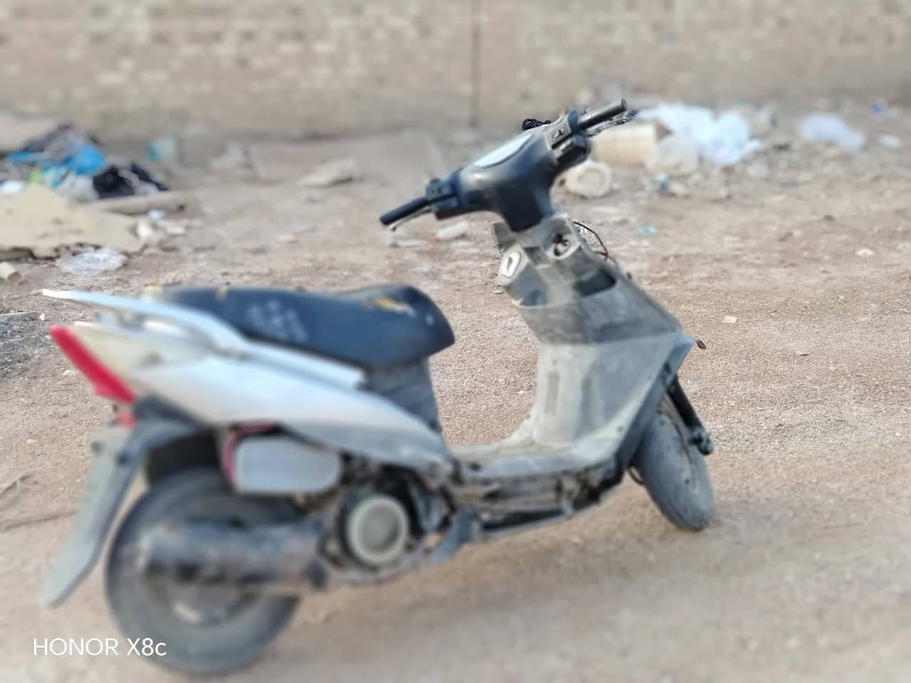 السلام عليكم دراجه كامكو للبيع الدراجه شغاله نكره سلف عوزها بس كفرات الدراجه مفتوحه مره وحده السعر 350 وبيها مجال للشراي مكاني ميسان حي الجامعه الهاتف *********** الشراي يتصل ويدلل
