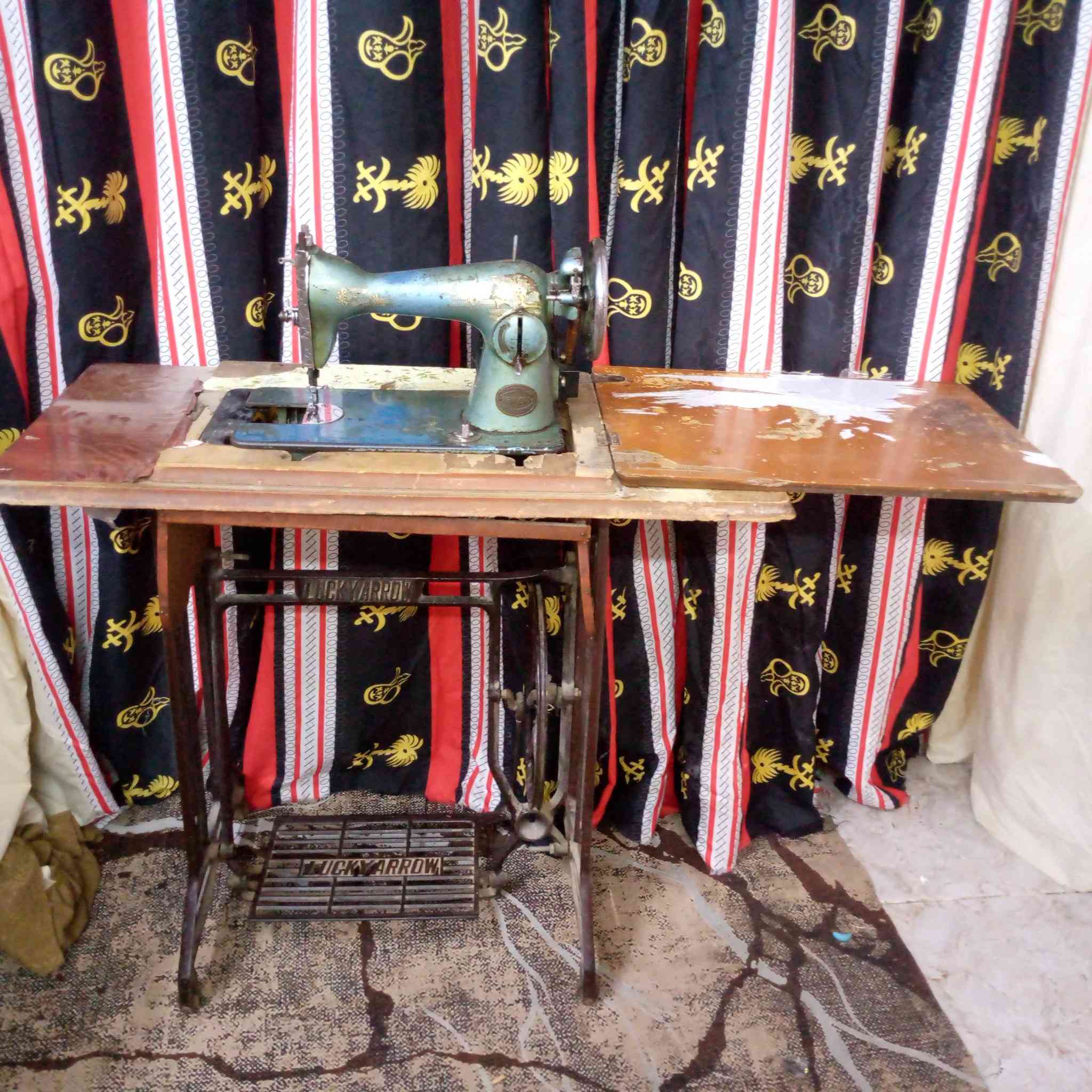 مكينه خياطه من هذني المكاين القديمه التكمه للبيع  على وضعها شغاله كامله مابيها نقص سعرها 50 مستعجله علبيع 
مكان حي المصطفى


**إذا كنت صاحب هذا الإعلان وتريد حذفه لأي سبب، رجاءا أرسل رسالة إلى الدعم الفني**