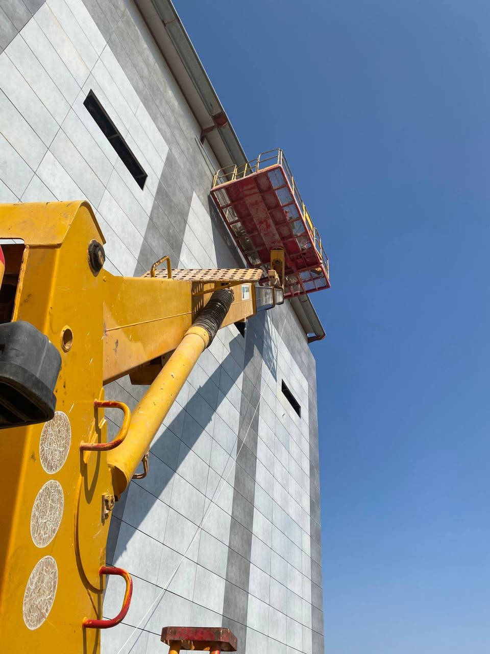 السلام عليكم باسكت 20متر للبيع ***********==***********
