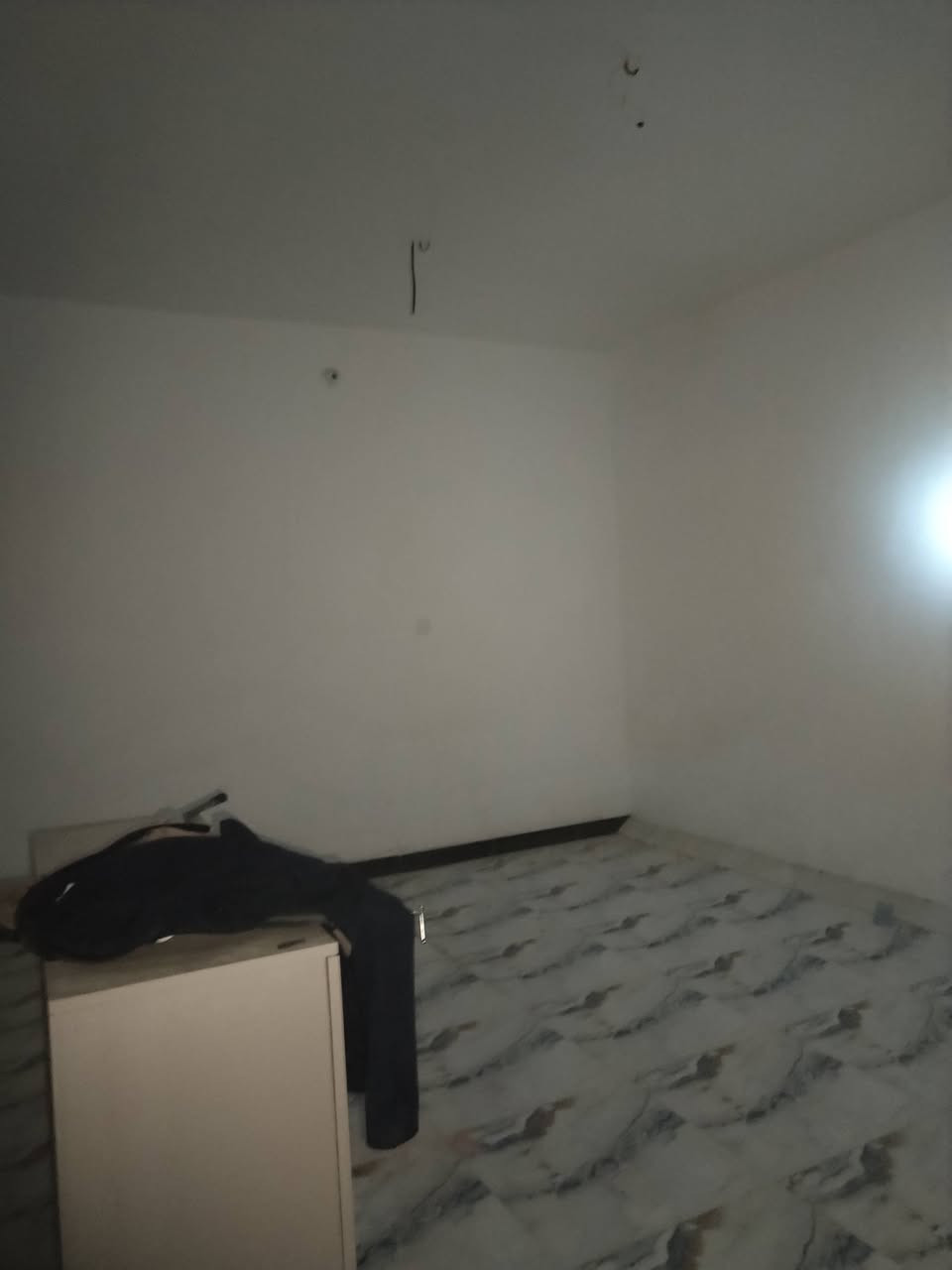 السلام عليكم
شقة نظيفة مامشغولة طابق اول مستقلة مساحتها ٧٥م
بيها غرفة كبيرة٤×٦،٥
صالة مفتوحة تشمل مطبخ حمام ،بيتونة وسطح نظيف المراجعة معي
رهنية ٦ملاين
ايجار ١٥٠الف
***********
شارع ابو هاتو قرب الجامع ركن مقابل ماء ارو
