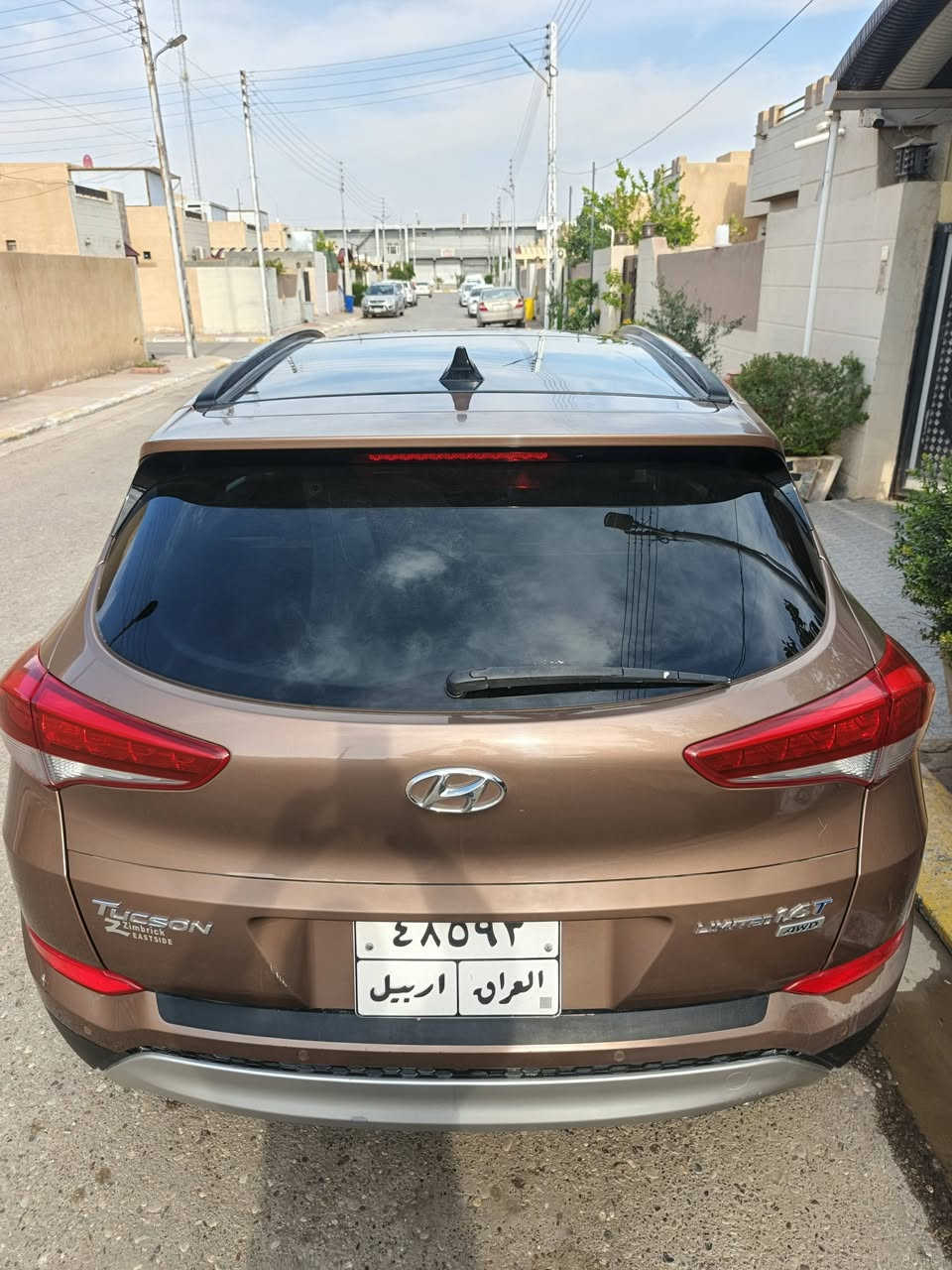 توكسان 2017 للبيع او مراوس بسياره ناصيه السيارة وارد فول مواصفات لمتد بانوراما وبصمه وتشغيل عن بعد وباقي المواصفات المعروفه ضررها بنيد فقط محرك ١٦٠٠ تيربو رقم اربيل السعر 150 وبيهه مجال السياره نظيفه واحلى من الصور مكان السيارة صلاح الدين تكريت ***********
