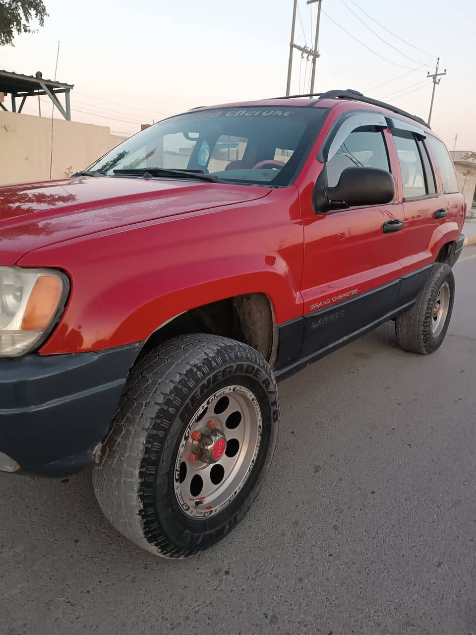 جيب شيروكي موديل 2000 سياره بلاد محرك اوكير اوكهربائيات كشرها حلو مابي خياس دواخلها حلوه سياره نضيفه كلش محرك 6  رقم سليمانيه انكليزي بسمي السياره تحويل او وكاله انه بلخدمه سعرها 52 اوبيها مجال للطيبين رقم ***********
