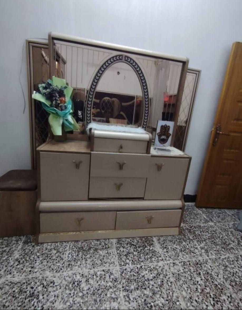 غرفه النوم لل بيع 
سعر ٥٥٠ بيهه مجال بسيط
كلش ضخمه ونضيفه
اضراهه بسيطه

عنوان بغداد ابو غريب شهداء
رقم وتساب فقط
*********** 
+964 750 091 1344
