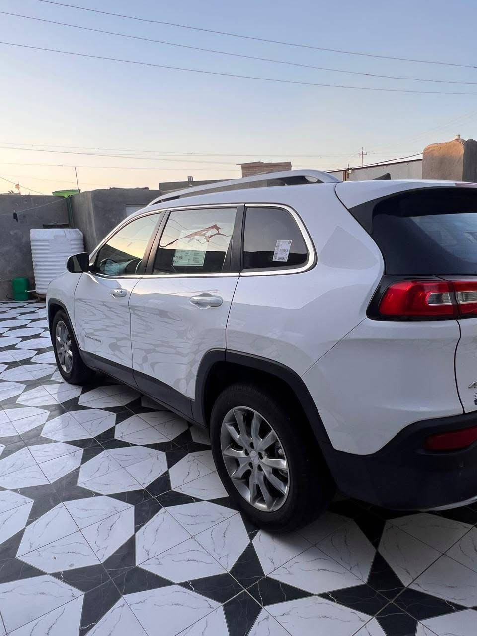 جيب شيروكي بزون 2018 سياره نضيفه جداً ماشيه73 الف
مكينه2400 بنوراما ، بصمه ، سايد بريك بصمه و كشنات جلد والكرسي كهربائي وحساس خلفي +كامره ، الجنطه كهربائي حادث بنيد جاملغ جانبي
كفاله الباقي ، رقم جديد وسياره بأسمي تحويل ثاني يوم
سعر135 وبيه مجال


**إذا كنت صاحب هذا الإعلان وتريد حذفه لأي سبب، رجاءا أرسل رسالة إلى الدعم الفني**