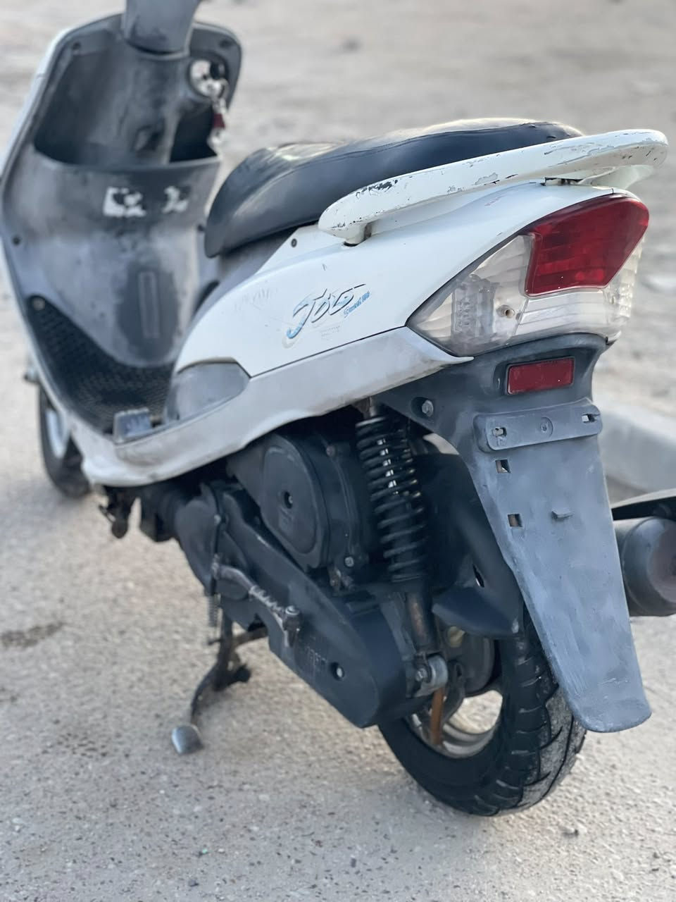 السلام عليكم

ماكس منغولي دراجه نضيفه كارتون 

لايت امامي لايت خلفي اشاير سكن 

كلها شغاله مكينه ناعمه ونضيفه ومامفتوحه 

كفرات ختم واحد 

السعر ٦٠٠ 

مكاني ناصريه مركز 

موبايل ‭***********
