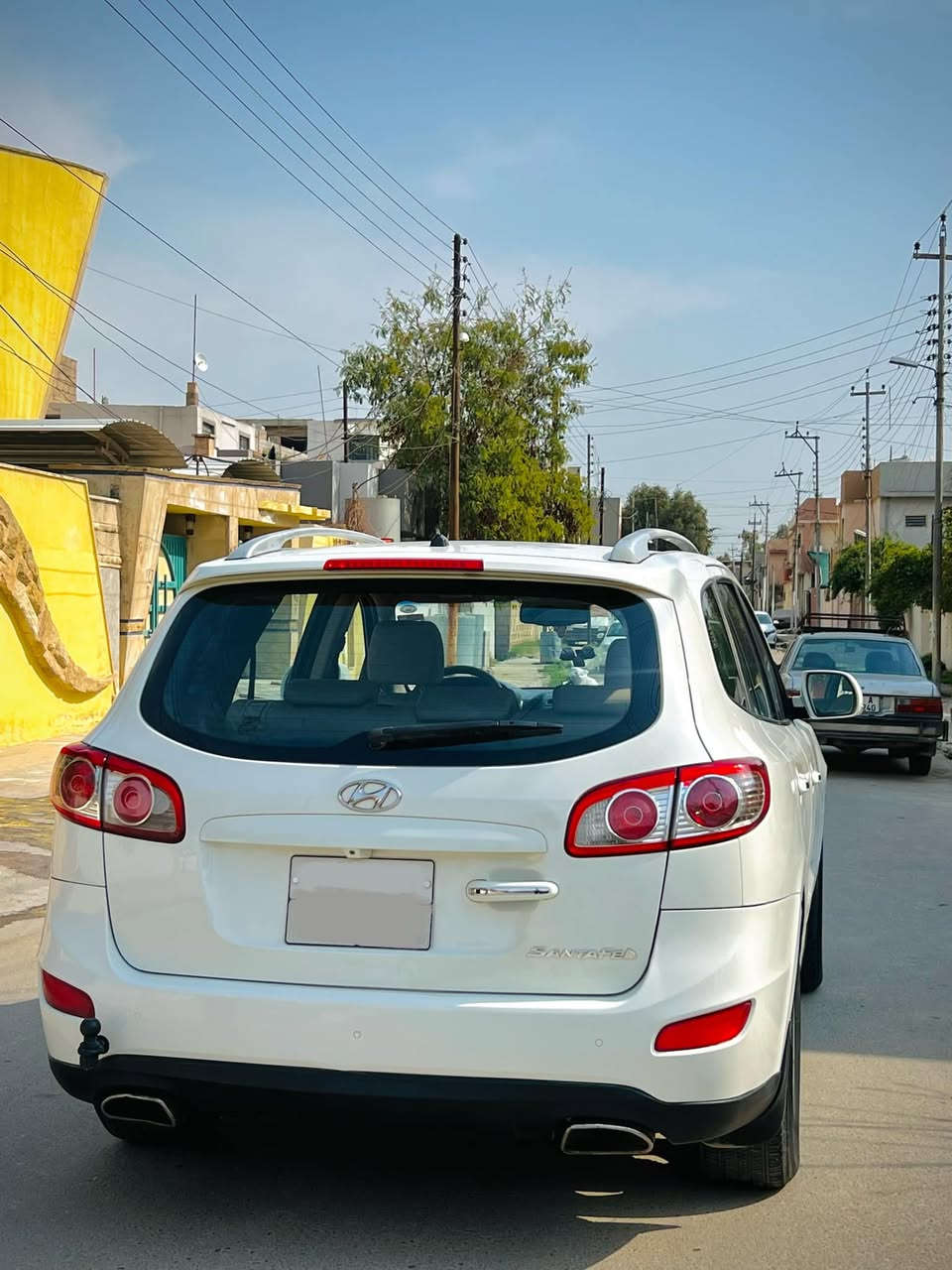 السلام عليكم فقططط للبيع بدون مراوس
هونداي سنتافي 2011 (كليييييين)
خليجي 6 سلندر 7 راكب
 3 قطع تبريد فول مواصفات 1/1 
 فتحه تحكمات ستيرن مثبت سرعه 
مري شفط كير مكينه شرط بلاد 
تبريد ثلج  السياره مكفوله كفاله عامه
 ملاحظة موضحة بالصورة بارد شي بسيط
 تحويل ثاني يوم 
رقم شمالي
السعر : 150$ و بيها مجال بسيط
مكان السيارة : موصل جانب الايسر
للتواصل : ***********
