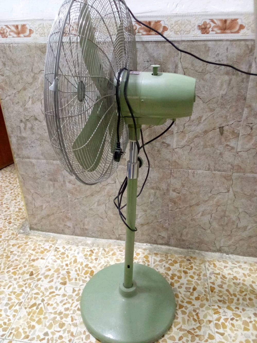 مروحه عموديه صناعه باكستانيه استعمال كلش قليل السعر /٧٠ 
***********
