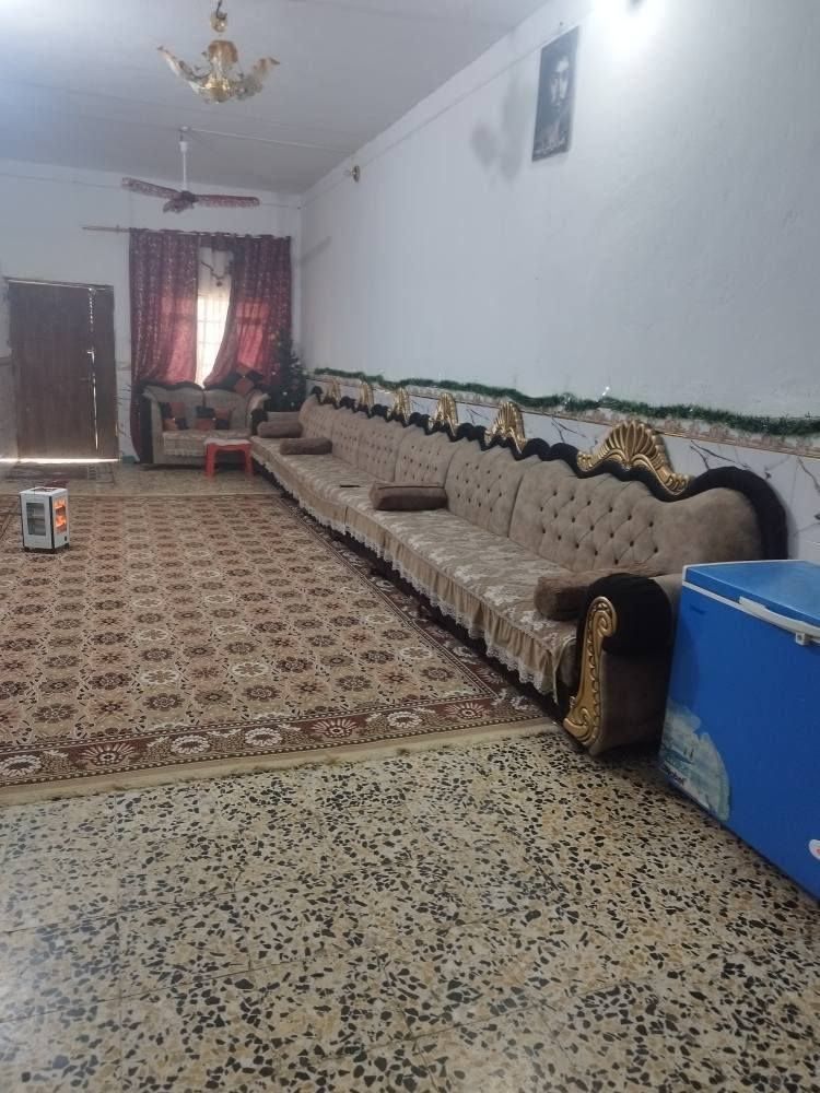 سلام عليكم بيت في ميسان منطقة الدوانم مقابل محطه مال بيت مخيلف مساحه 285 يتكون من  4غرف أو صاله 13أو دوأنيه أهم 13أو حمام داخلي وحمام خارجي 2تواليت أو مطبخ سعر 150وبيه مجال ‏‪ 0782 972 0480
