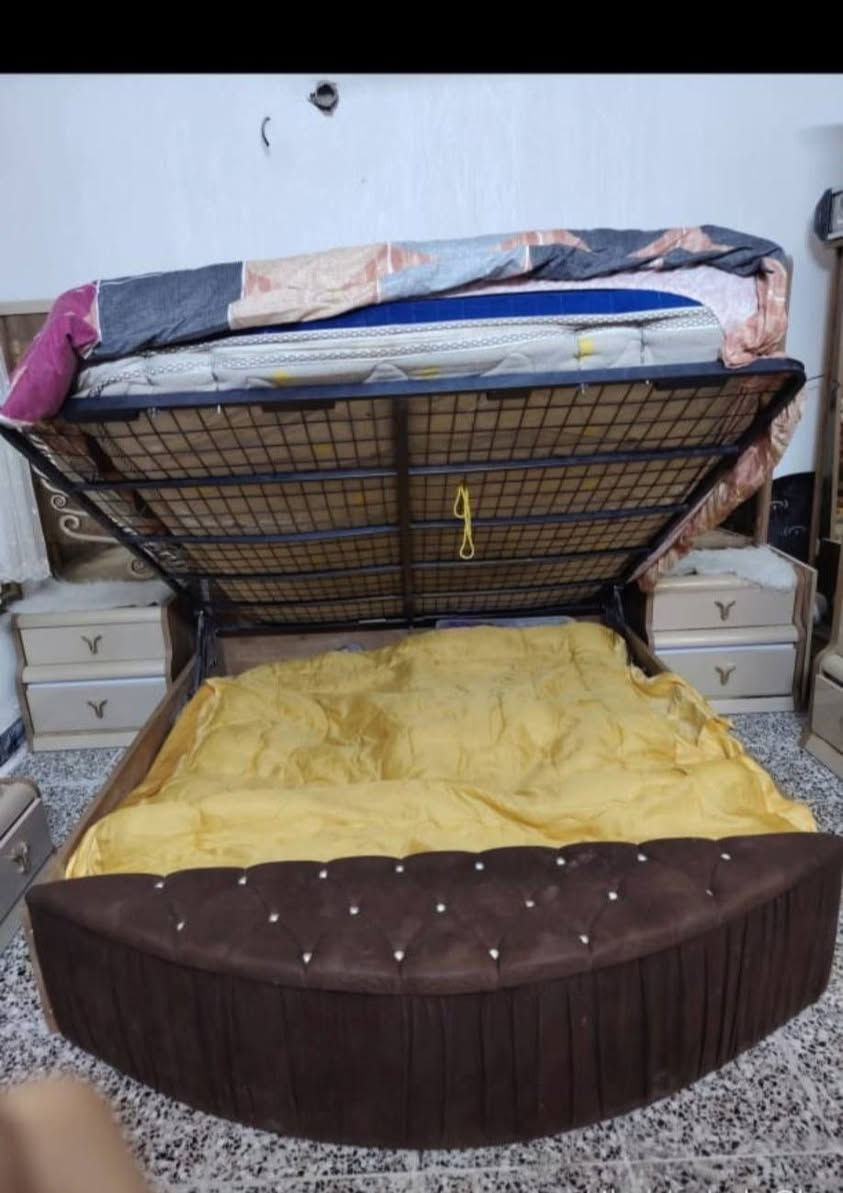 السلام عليكم غرفه نوم للبيع 11 قطعه
رقم وتساب *********** 
اضرر بسيسطه فقط فطر بل جامه
