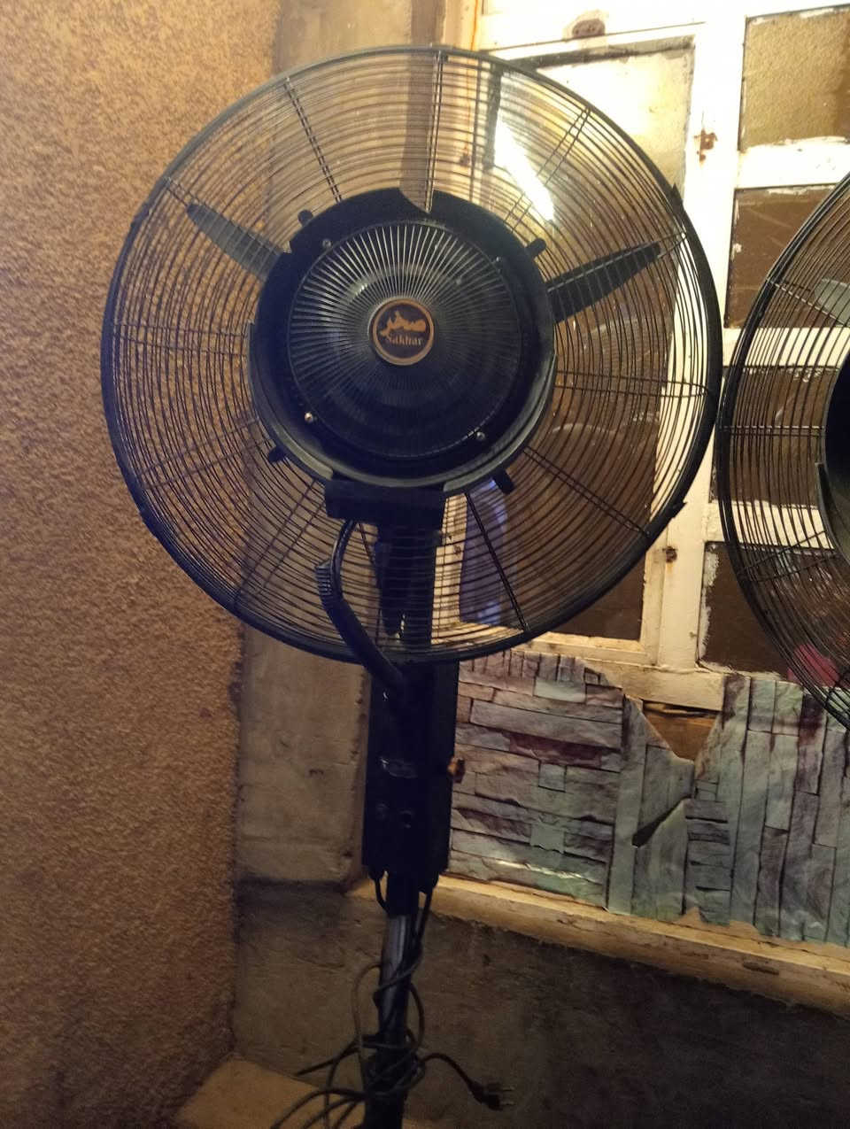 مراوح عموديه للبيع عنوان بغداد لمشتل حي المعلمين حي رئاسة ***********. سعر 150 وبيهن مجال
