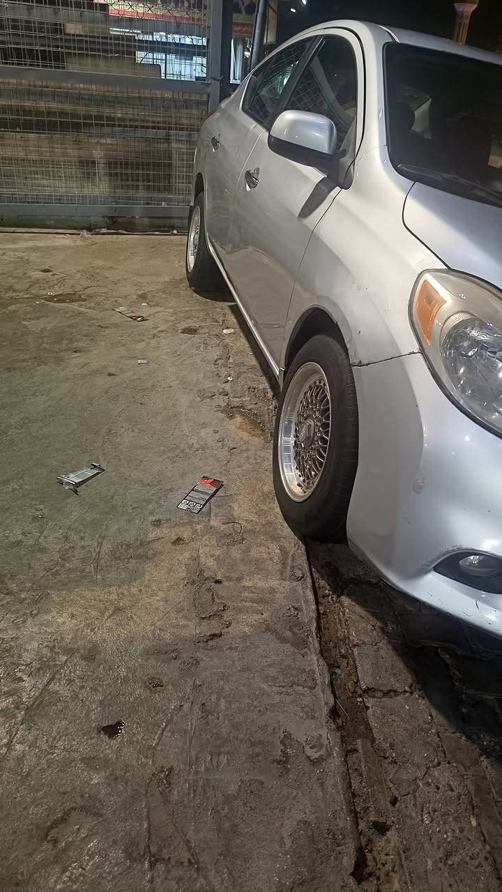 نيسان فيرسا ٢٠١٣ رقم بغداد مشروع وطني  قطعه صبغ شاملغ خلفي بارد جاملغ الأيمن الأمامي محرك وكير نظيف تبريد ثلج حدادية نظيفة زوج تايرات أمامي جديد داخل نظيف ويل كب BBS شاشة تاب وكامرة خلفية مراوس حسب القناعه فرق ما عندي
السعر82 ورقة وبي مجال قليل العنوان رمادي حي الاساتذة او حي الأندلس الاتصال ***********
