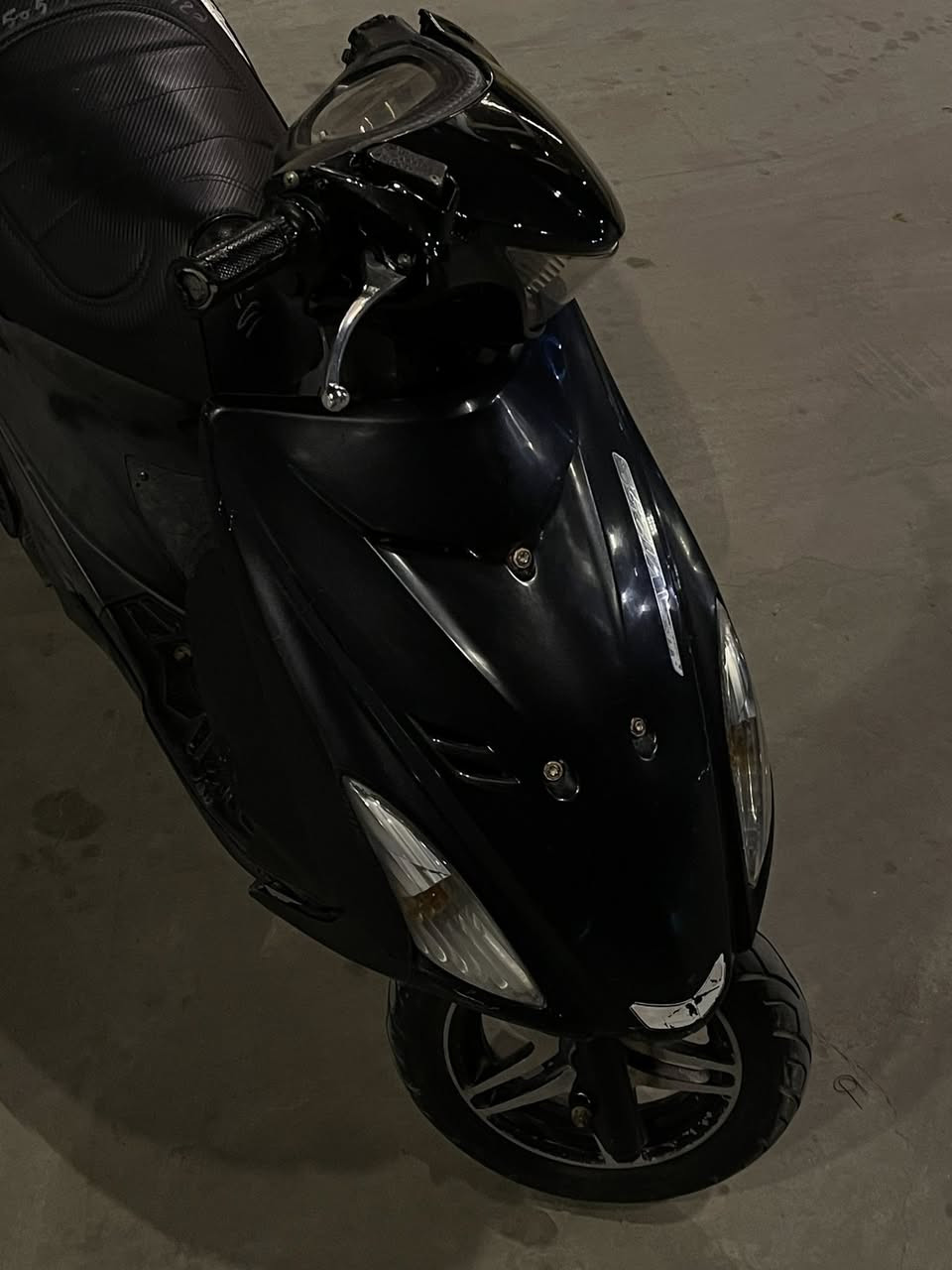 السلام عليكم
دراجة ادرس حديث ياباني للبيع الدراجة كلش حلوة وكاعدة لون فيلي بيه تزويد بسيط صالنصة رياضي ستيل ام الحساس اصلية مال رمبة وويلكب نجمة اصلي هم مال رمبة وبيها سبايدر اصلي كفراتها اصلية نوزل نظيف مكينة بجيس شرط خرسة نقوصاتها فقط عداد 
مكاني كوت خاجية شارع 40
للاستفسار :***********
