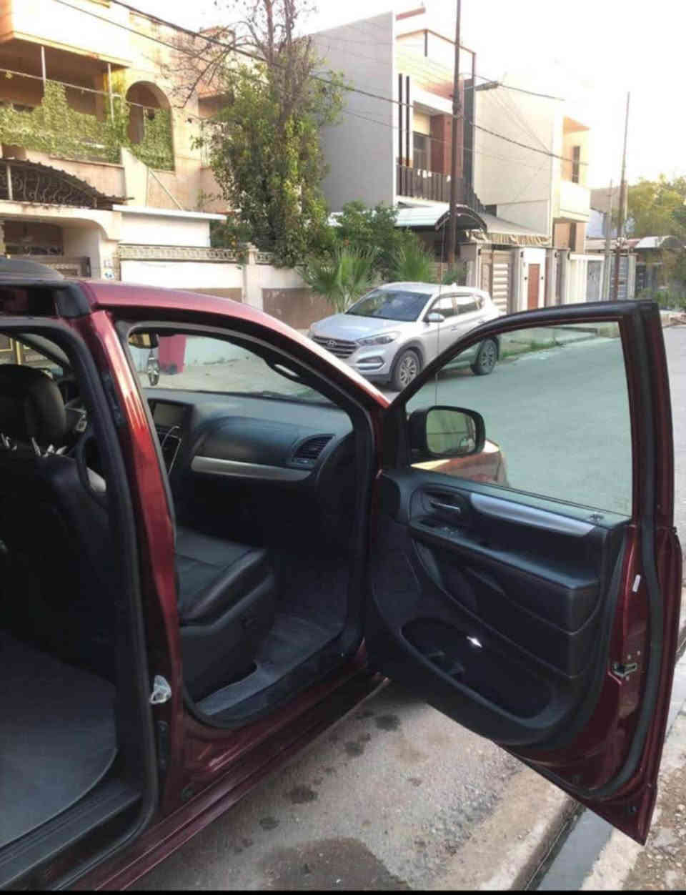 دوج  كرفان
{2019}. 
فئة {جي تي } فول كامل / بدون ضرر اخت الكلين   الضرر دعاميه فقط وشبر بداية  البوند  العين بدون ايرباكات بدون غرق و وكلشي موجود بالتفاصيل 
لون {كرزي ماروني } 
رقم أربيل {شمالي
هزه وسنويه جديدة 
{المواصفات} 
1. مقعد السائق والنفر كهرباء 
2. ابواب كهرباء 
3.الصندوق كهرباء 
4. ماشيه 93
5.حصان بالسقف  
6.نضام توفير الوقود 
7.نضام مانع الانزلاق 
8.شاشة عطلات 
9.تشغيل عن بعد 
10.فتح وغلق الابواب من البصمة 
11. بردات جانبيه 
12.مقاعد ملكي سياحي بلع 
13. ويل اسود كروم 
14.ثلاث قطع تبريد 
15.كشنات جلد 
16.تحكمات ستيرن 
17.كامرات من الخلف 
18. 6 جامات كهربائية 
19.شاشة  بلوتوث  
20.تخم تايرات جديد 
21. 6سلندر و7راكب

السعر 218 وبيها مجال 
للاستفسار اكثر *********** موصل, نينوى
