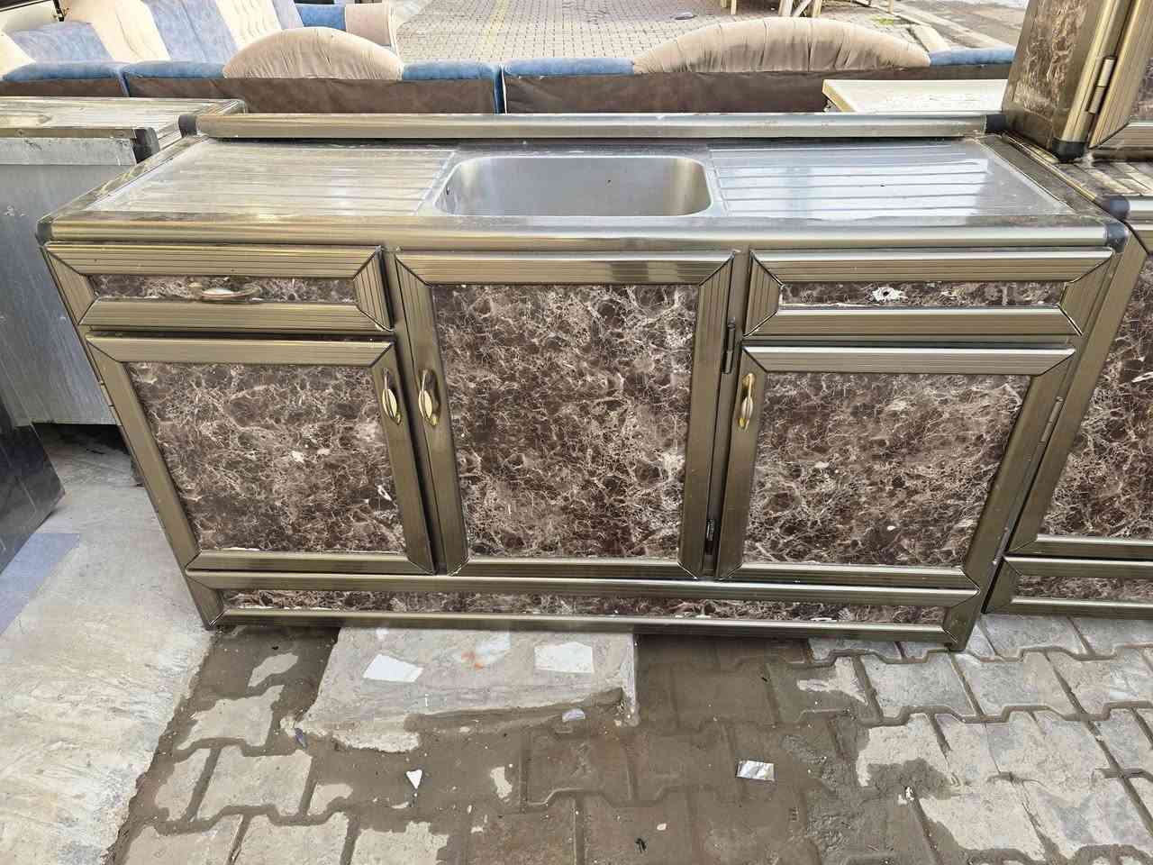 كاونتر مترين ونص احطاطه مع سنك متر ونص نضافه 100%بسعر مناسب
العنوان تكريت شارع الزهور مقابل كليه تربيه البنات مجاور الناصر مول 
***********اتصال 
***********اتصال 
***********واتساب
