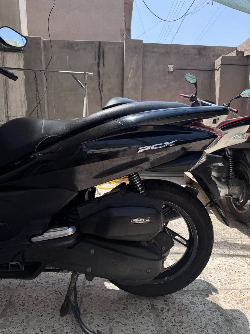 سلام عليكم PCX جيل اول ياباني JF 
كفاله كفر ومكينه مال رمبه الدراجه 
ماشيه 17 الف✅
حساس ازدحام حساس استان ✅
مواصفات 150✅
دبل سويج الدراجه✅
بعدهة بعدتهة وكتلوكاتهة مال يابان 
والمنفيس الاصلي ماله هم موجود ومصارله كم شهر من نزلت من المعرض الدراجه تراي زيرو
شلعه ومعدل الدراجه ومابيه اي نقص شرط الفحص
السعر13ونص وبيه مجال حك الجيه مكاني الامين الثانيه شراي اتصل ***********
