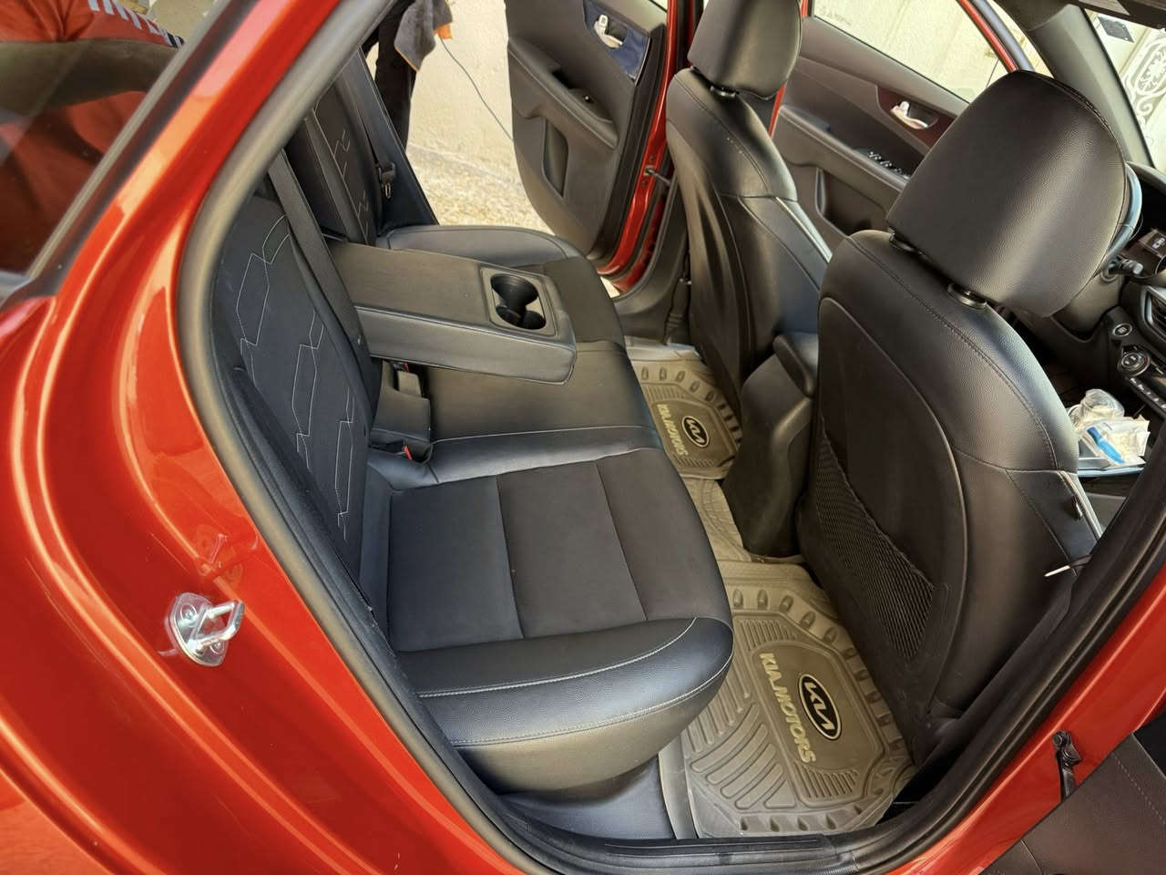 السلام عليكم من رخصة الادمن كيا فورتي جيتي لاين موديل 23مكينه 2000 وارد امريكي حادثها باب الخلفي وشويا من الجاملغ بدون ايرباك السياره جاهزه تخم تاير جديد رقم بغداد بسمي صور الحادث مرفقه بل منشور السعر 155 وبيها مجال حك الجية العنوان بغداد التاجيات ***********
