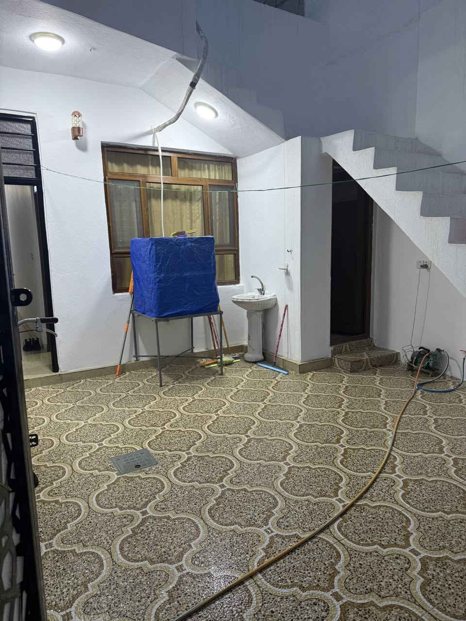 🏡 للبيع – عقار مميز في كركوك | حي العسكري 🏡
📍 الموقع:
يقع في حي العسكري، موقع حيوي وقريب من المدارس، الأسواق، وجميع الخدمات الأساسية، مناسب للسكن العائلي.

📏 المساحة:
100 متر 
على شارع واسع يسهّل الدخول والخروج.

🛋 المواصفات الداخلية:
 • غرفة نوم واحدة بتصميم أنيق ومساحة مريحة
 • صالة استقبال 
 • حمّامين بتشطيبات راقية
 • مطبخ مفتوح بتصميم حديث

💡 مميزات إضافية:
 • بناء متين وتشطيب ممتاز
 • تهوية جيدة وإضاءة طبيعية
 • جميع الخدمات متوفرة

💰 السعر: 82 مليون
📞 للتواصل والاستفسار:
***********
***********
(اتصال أو واتساب)
