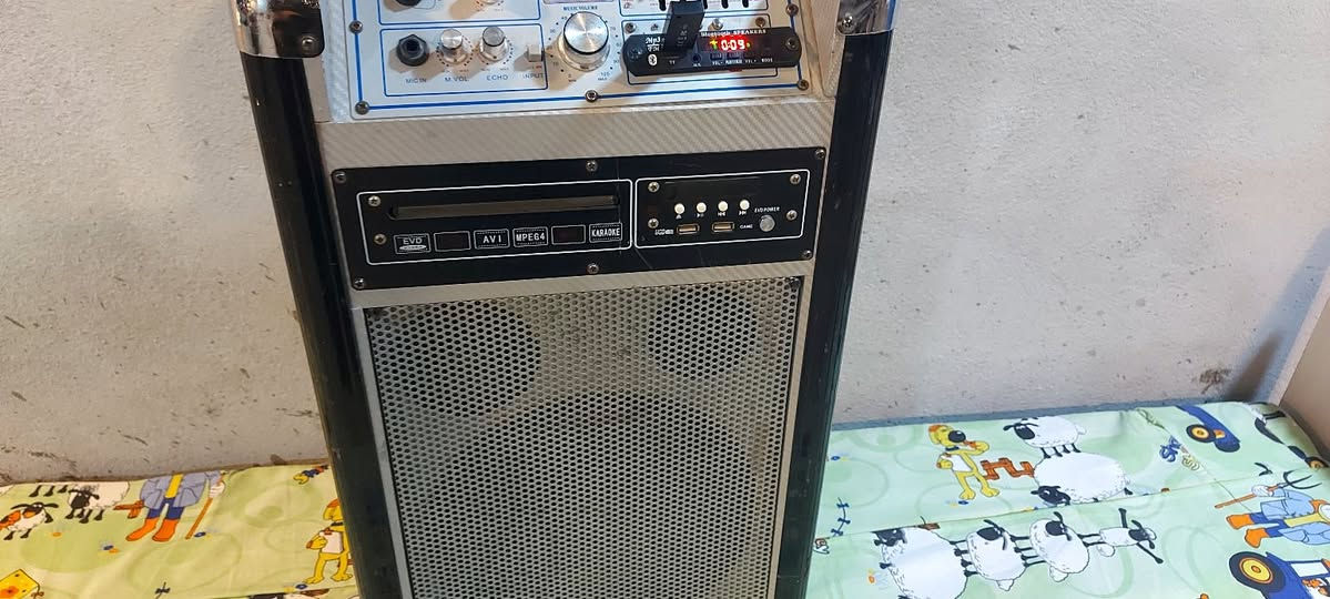 بۆفرۆشتن
میمۆریە
فلاشە
بلوتۆزە
مایکی لەگەڵدادیە
ڕادوێنە
شەحنی تاحەوت سەعات ئیش دەکات
***********
