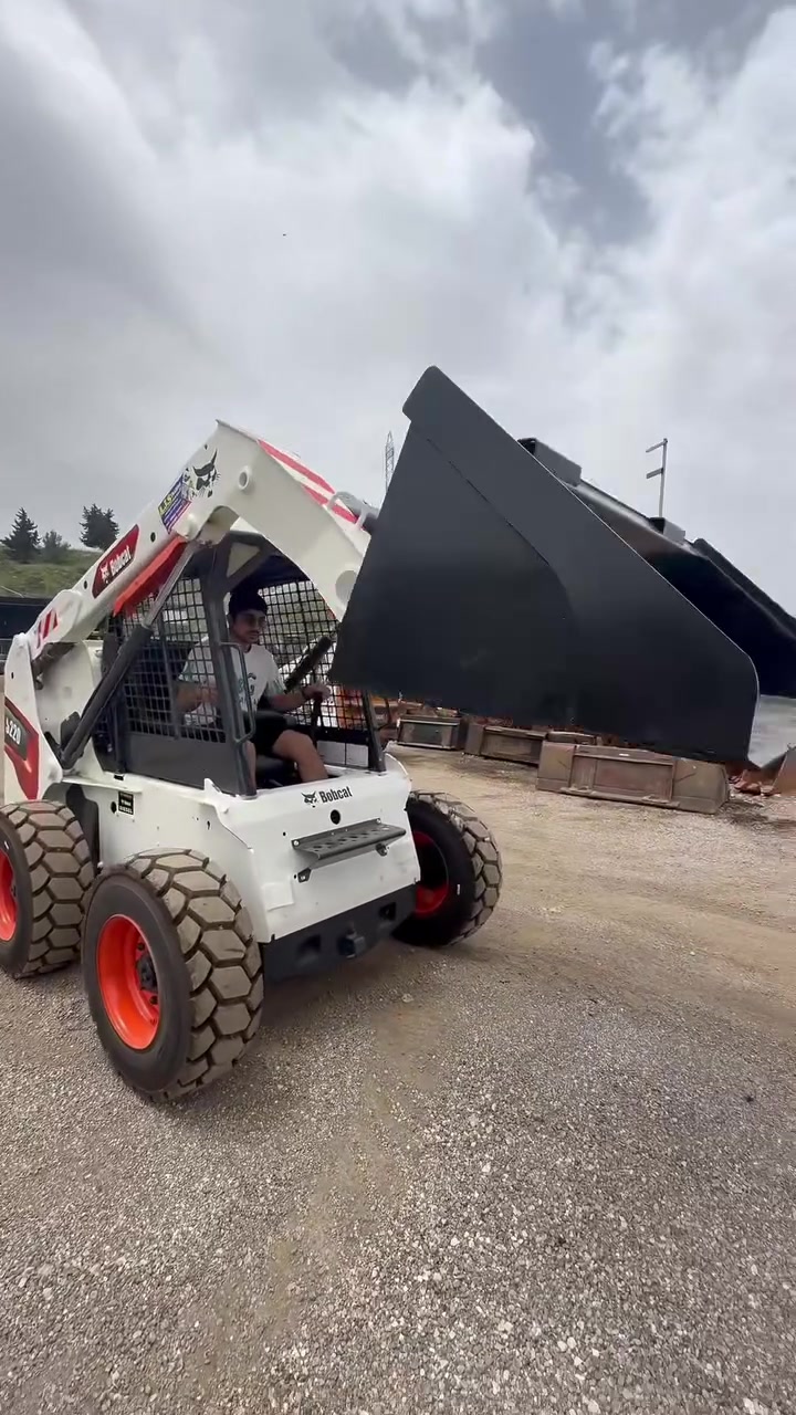🔥 Bobcat S220 — متل الدهب بالشغل 💛
قوي، ثابت، وبيتحمّل كل الشغل 💪
جاهز للشغل والفحص، ماكينة بتفتح رزقة 👌

📞 +961 78 900 925
#Bobcat #S220 #SkidSteer #AjsTrading #Lebanon #معدات_ثقيلة #بوبكات #للبيع #شغل  #شاحنات


**إذا كنت صاحب هذا الإعلان وتريد حذفه لأي سبب، رجاءا أرسل رسالة إلى الدعم الفني**