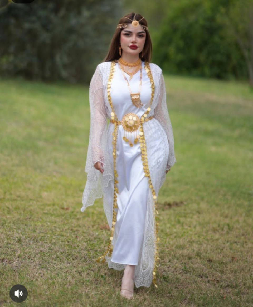 متوفر الآن ✨ ستايل كردي راقي
خامة فخمة ✨ قياسات مضبوطة
اختاري أناقتك اليوم 🤍
الحجز دايركت مع صورة الموديل


**إذا كنت صاحب هذا الإعلان وتريد حذفه لأي سبب، رجاءا أرسل رسالة إلى الدعم الفني**