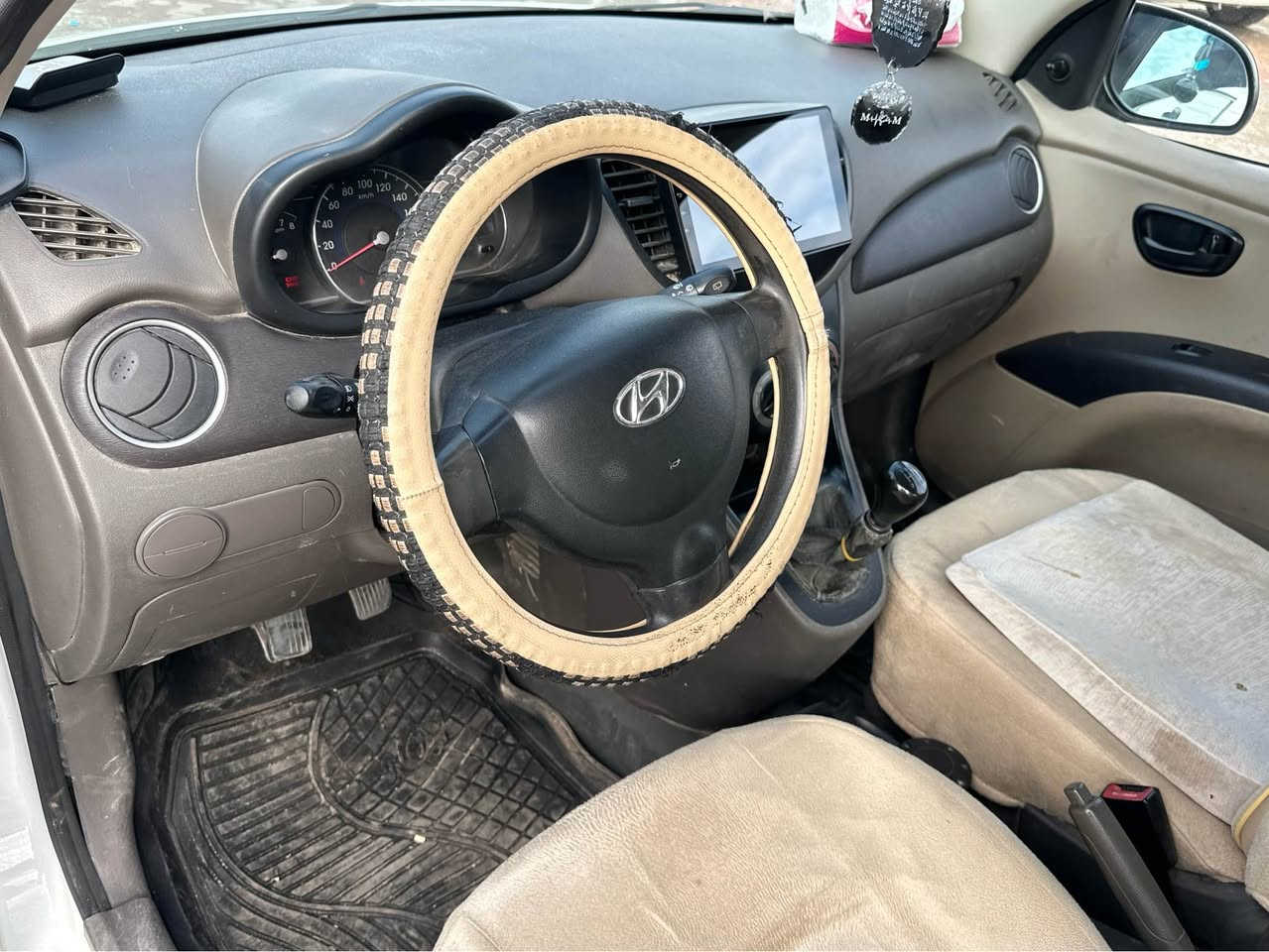 هيونداي 10i
موديل 2012 
بيها مكانات صبغ بدون دواخل 
كير عادي 
تبريد وتدفئة 
طخم امامي خلفي كهربائيات كلها شغال 
ماشي 178 km 
دفتر بنزين 
سعر 47 وبي مجال 
استفسار *********** كركوك, العراق
