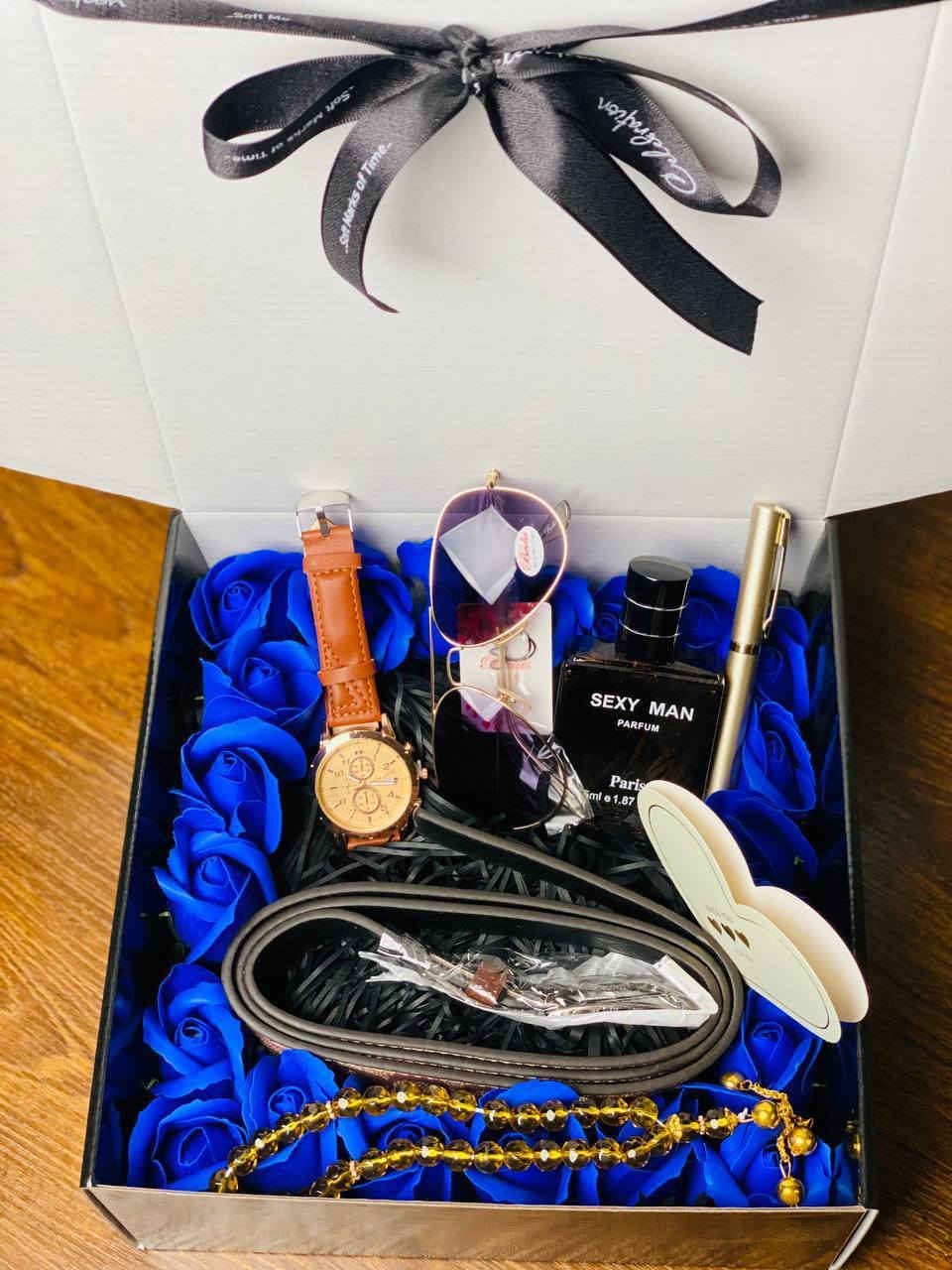 عيد الحب صار أسهل ويا هالاختيار 🎁💙
بوكس رجالي مرتب، أنيق، ويخبل 😍✨
ساعة فخمة ⌚️، عطر جذّاب 🔥، نظارة ستايل 😎، تفاصيل تكمل الهيبة 💼✨
ورد أزرق يضيف فخامة، وترتيب يحچي ذوق 💙🌹

إذا تحبين تهدين شخص غالي وتخلّين ابتسامته ما تفارقه 🥰
هذا البوكس يحچي عن حبچ بدون كلام 💌💙

عيد حب مختلف… هدية تظل بذاكرته ❤️‍🔥


**إذا كنت صاحب هذا الإعلان وتريد حذفه لأي سبب، رجاءا أرسل رسالة إلى الدعم الفني**