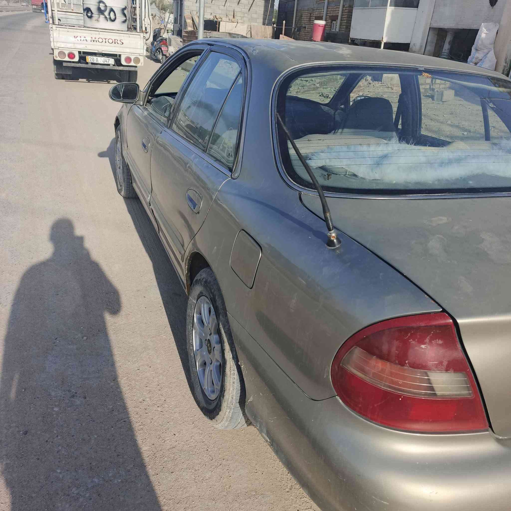 السلام عليكم
سوناتا للبيع موديل 2000
محرك جديد كير شرط حداديه
تخم تاير جديد  كهربائيات شغالة
مكفولة من العيب الشرعي 
رقم بغداد إنكليزي السنوية  28
العنوان ذي قار  الناصرية مركز 
السعر 42  بيها مجال قليل 
الاستفسار اتصال ***********
