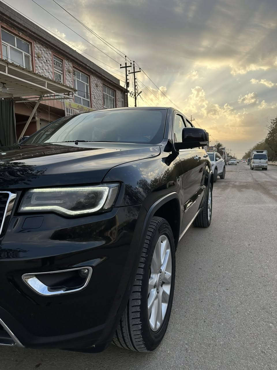 السلام عليكم للبيع جيب موديل 2017 خليجي السيارة فول مواصفات لمتدد
فول مواصفات لمتدد 
جكات تصعد وتنزل 
كشنات كهرباء 
كشنات جلد 
كشنات تدفئه + تبريد 
كشن ذاكرة 
ستيرن كهرباء + هيتر 
اطفاء ذاتي 
تحكمات ستيرن + شفتات 
شاشة كبيرة + كامرة دوارة 
نقطه عمياء 
سقف بنوراما 
12 سماعه 
صندوك كهرباء 
اشاير بالمري + كهرباء 
حساسات امامي خلفي 
فور ويل
ماشية 120 الف حقيقي 
قطعتين تبريد 
السعر 235 وبيها مجال 
تخم تاير جديد 
تخم دسكات 
رقم بغداد تحويل ثاني يوم 
سنوية جديدة 
مكينه كير كفاله عامه 
السيارة كفاله عامه ماعدة البنيد مرشوش اثر اضروك مالطير السونار مرفق مع الصور 
مكان السيارة ديالى المقدادية 
***********
