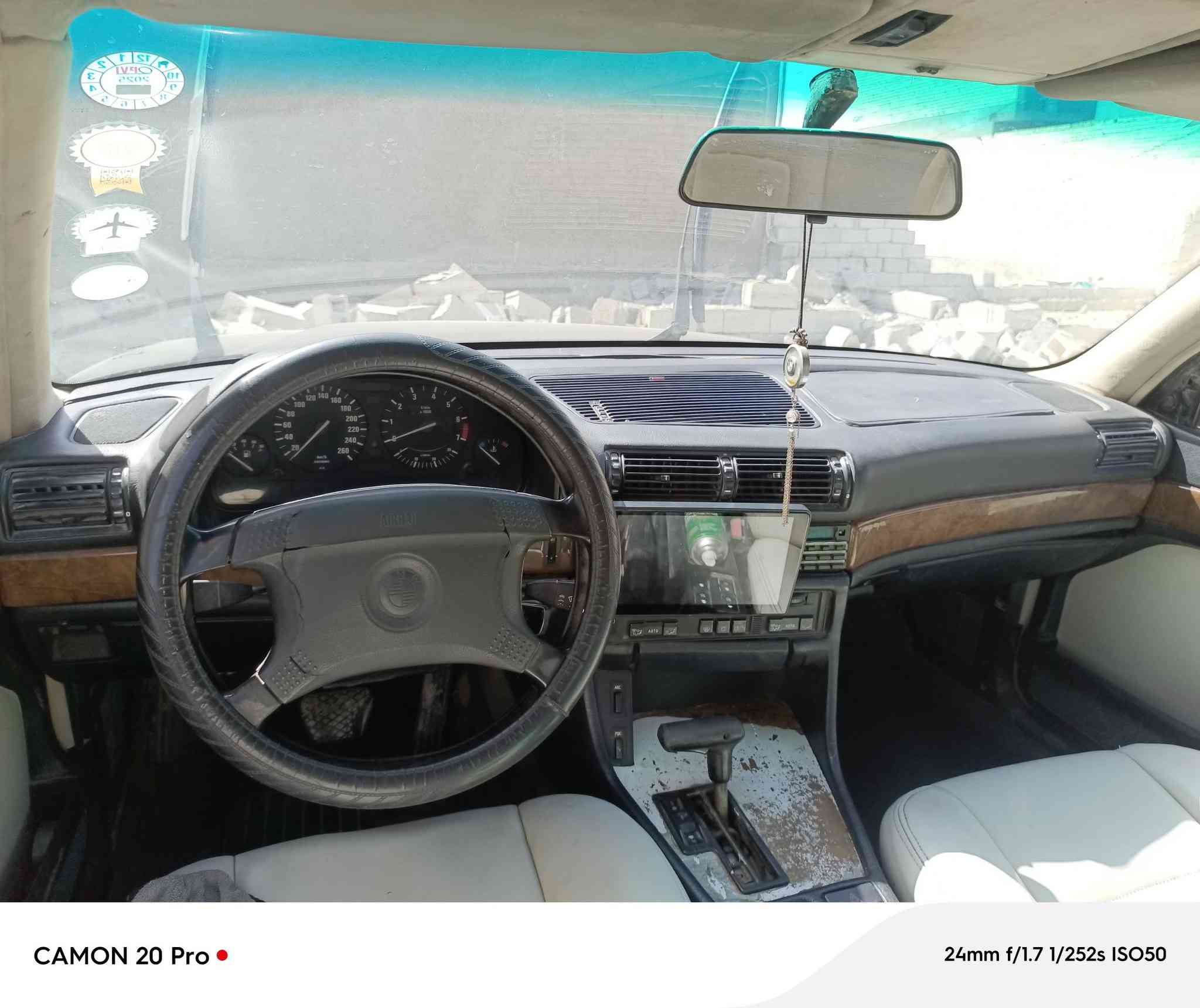 سلام عليكم
Bmw موديل 1992
سياره جاهزه من كلشي مواصفاته فول فتحه دبل جام اربع جام كهرباء 
كهربائيات كله شغاله تبريد ثلج 
السعر 60 وبيه مجال  رقم دولي اربيل تريد تداور تريد وكاله
مكينه بلادي  كشنات كهربائي السياره ما عايزه غير بس دعاميه          مكان السياره نجف حي النداء 
***********
