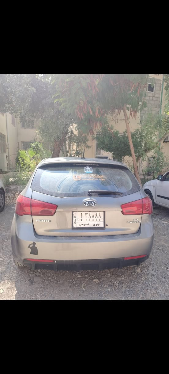 ألسلام عليكم.. كيا فورتي جنطه 2011حادثها جاملغ وبونيد  محرك 20لا نفخ ولا صرف تبريد ثلج تحكمات ستيرن مثبت سرعه  اشارات بالمري ماشيه 119524miرقمها مميز 38888 كير عادي 6نمر وتوماتيتك العنوان الموصل الاتصال بالرقم ***********
