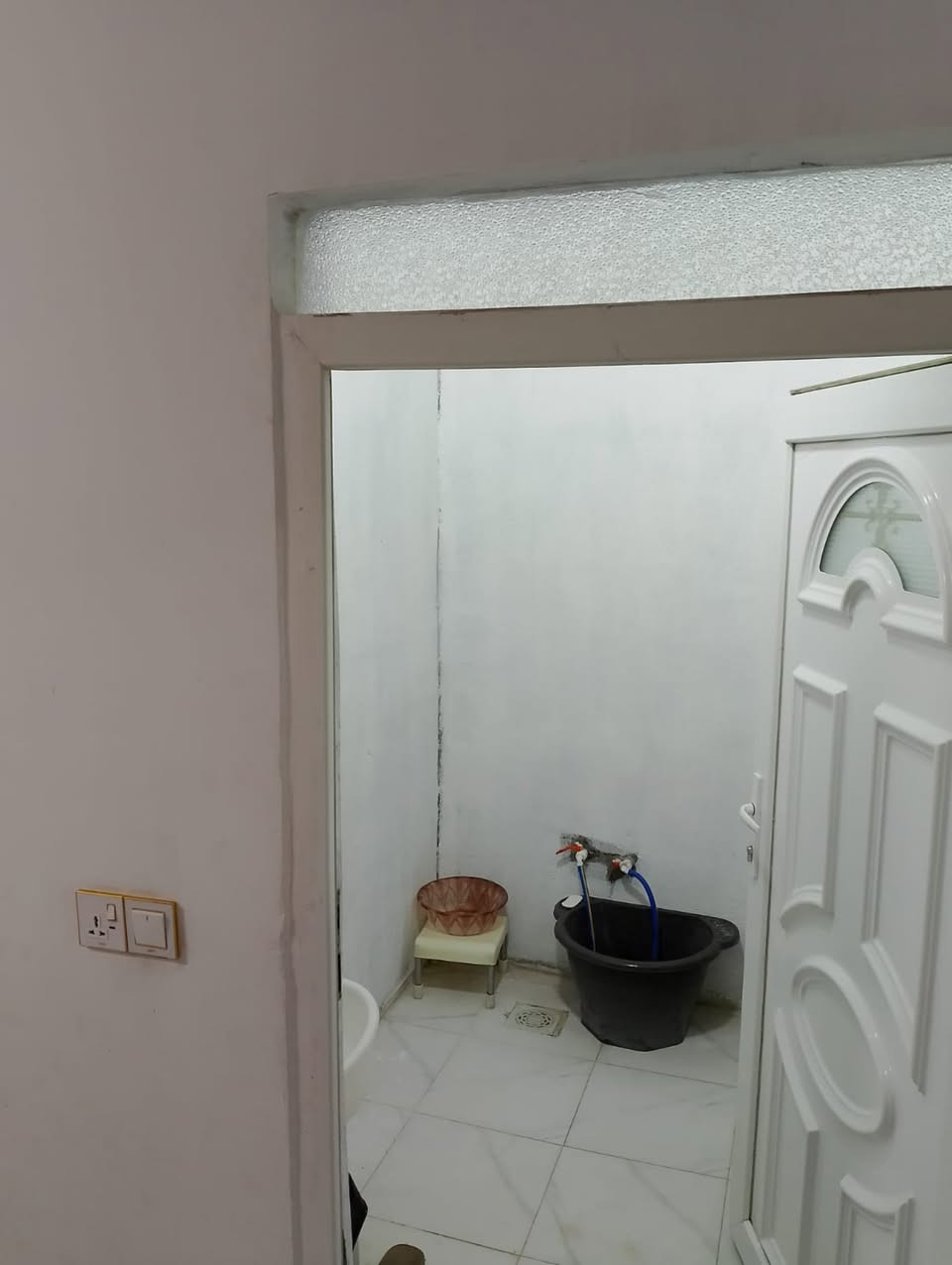 إعلان.... إعلان 
دار زراعي للبيع 
المساحة 100 متر طابق واحد 
العنوان 57 مقابيل جامع الراشدين 
يتكون من....
استقبال 
غرفة نوم 
مطبخ حمام تواليت 
ملاحظة ......
نقص في الدار السقوف الثانويه فقط 
للاستفسار اكثر يرجى الاتصال على الرقم التالي 
***********
