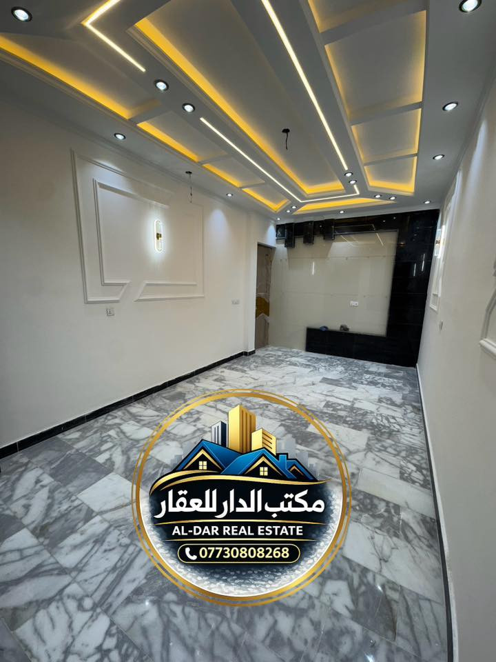 للبيع دار 150م  بناء حديث زيرو 
/ 📍في حي البنوك شارع المشاتل مقابل القناة

الواجهة 5م            النزال 30م 

يحتوي على ⬇️

الطابق الأرضي : مدخلين استقبال + مطبخ مفتوح على الصالة + غرفه نوم سويت + خدمات

الطابق الاول : 3 غرف نوم سويت + خدمات

الطابق الثاني : سطحين+ بيتونه

للاستفسار اكثر اتصال بالرقم التالي 
*********** 
او مراجعة مكتب الدار للوساطة العقارية الكائن في حي البنوك بداية شارع الكنيسة من جهة الجسر
