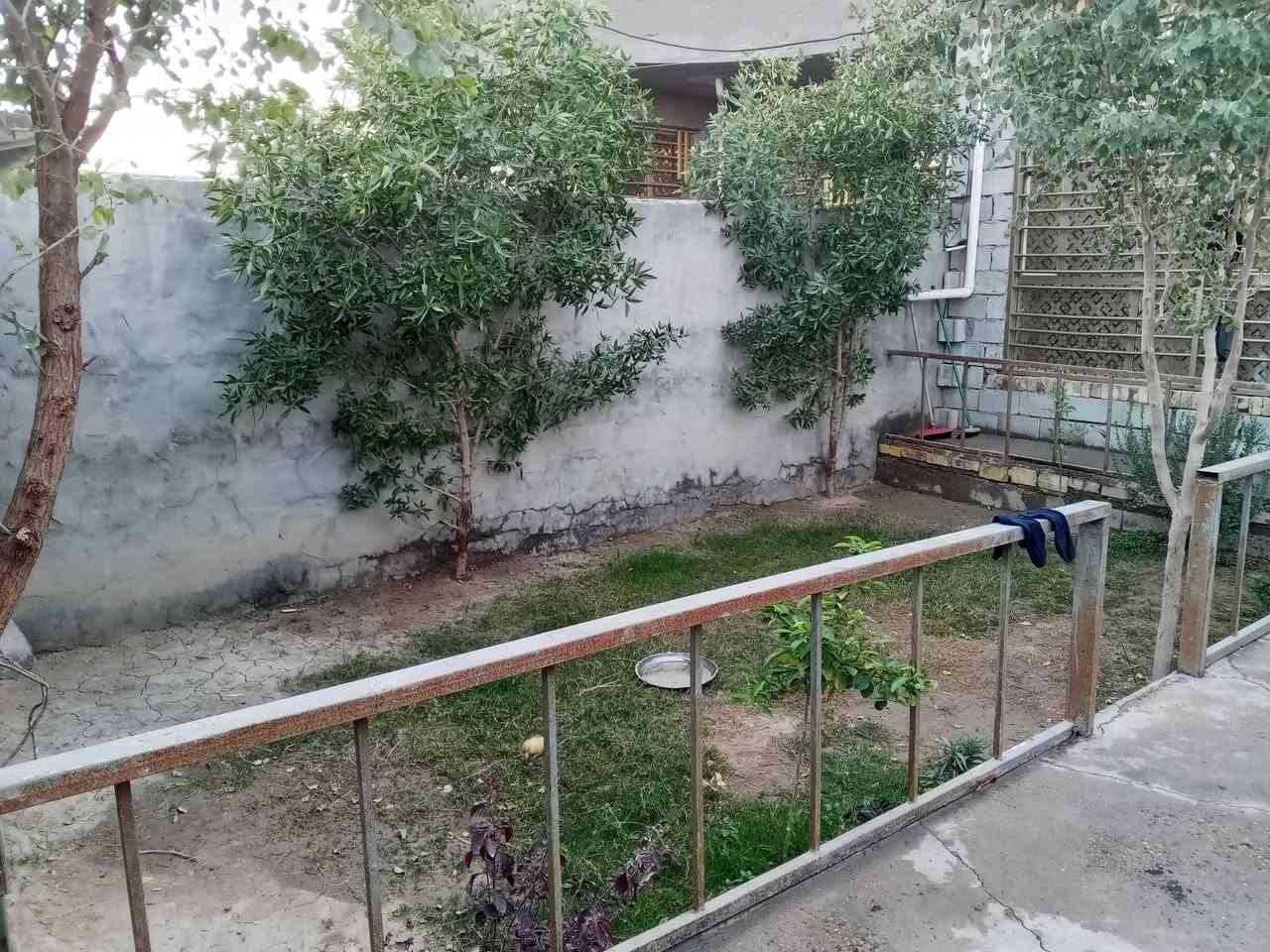 السلام عليكم 
دار لبيع 
مساحة 220 متر طابو زراعي سند 25 
الموقع شارع المعاره 
شارع عموري 
قرب شارع العام 
البيت يحتوي 
ستقبال 
وصاله 
وغرف عدد 2 
مطبخ 
مجمع صحيات داخليه وخارجيه 
اي استفسار 
‏‪***********‬‏
