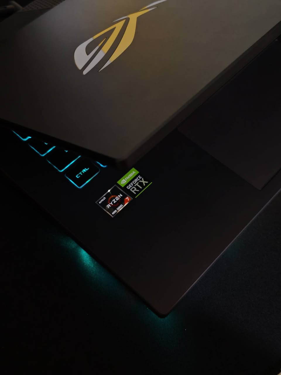للبيع لابتوب كيمنك ASUS ROG Strix G513IE بحالة الوكالة | كامل ملحقاته .
الجهاز بحالة ممتازة (نظافة 100%، بدون أي خدش أو أثر استخدام). الجهاز چان مخصص للبرمجة والدراسة الجامعية فقط، يعني ما متعرض لأي ضغط حراري أو استخدامات قوية.

مواصفات الجهاز:
المعالج : Ryzen 7 - 4800h 

الرامات : 16GB , قابلة للتطوير

كرت الشاشة : Nvidia RTX 3050 Ti (4GB)

التخزين : 512GB SSD

الشاشة :  144Hz , حجم 15.6

الملحقات : الشاحن الاصلي (بقدرة 200W) ، والكارتونة مال جهاز + WINDOWS 11 PRO

ملاحظة اخوان ، الجهاز من اشتريته مفعل عليه وضع حماية البطارية ، يعني بطاريته بحالة جيدة جدًا.

السعر : 900 ألف.

العنوان : بغداد.


**إذا كنت صاحب هذا الإعلان وتريد حذفه لأي سبب، رجاءا أرسل رسالة إلى الدعم الفني**