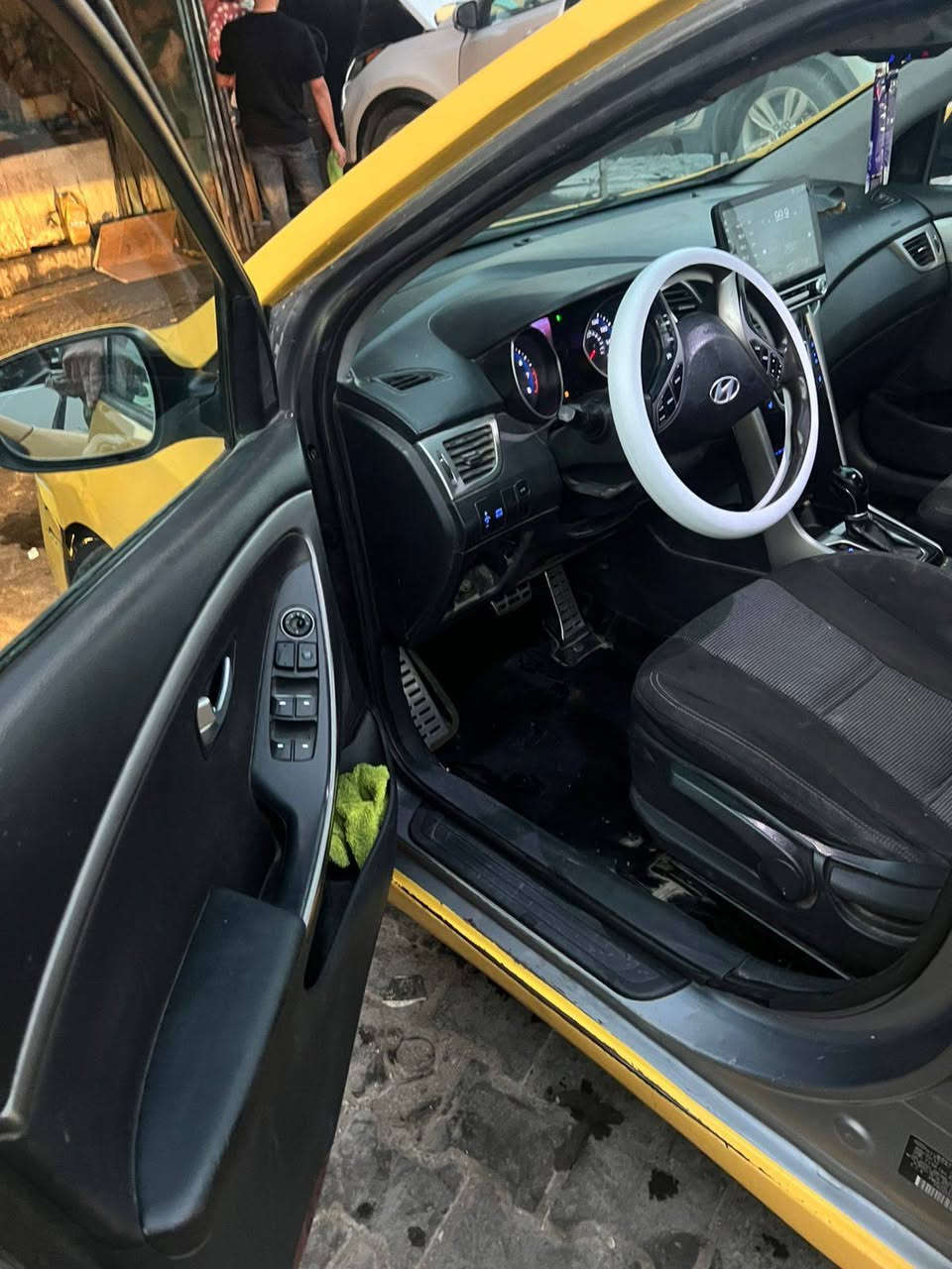 السلام عليكم 

النترا هاج باك 
مديل 2013
رقم بغداد تحويل مباشر 
كير مكفول المكينة بيه صوت رايجز فقط 
صدر جديد 
بصمة تفئه كشنات 
تريد ثلج 
حجم المكينة 20
شواصي لغود تكم حوض مكفولات 
بيه معجون بالقماره 
الكشر شوف العين غير مكفول 
تحكم استيرن 
شاشة كامرا 
تخم تاير 
السيارة خير من الله 
 شرط ترايك وين متريد   

السعر 73 وبيها مجال 
***********
