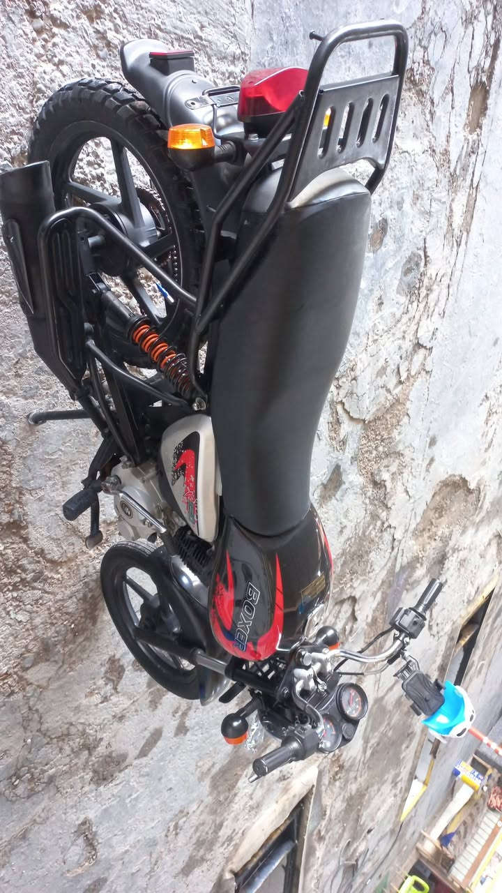 بوكسر كلاسك مديل 23 طالعه بل 25 سكنر  فول نضافه جديده و جاهزه مجهزه كهربائيات كلها شغاله  سعر  800وبيه مجال.   ( ***********)نجف كوفه
